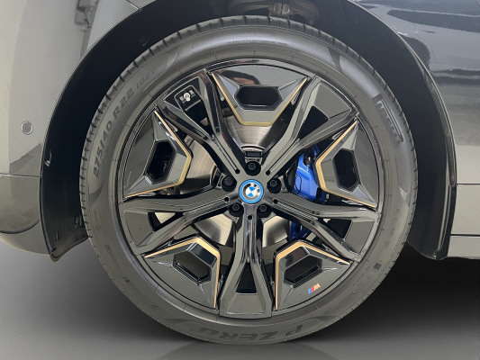 BMW iX xDrive40-image-7