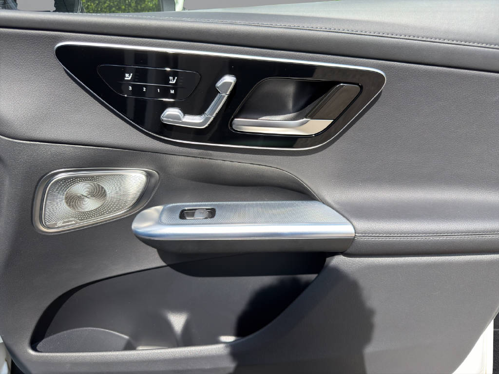 MERCEDES-BENZ GLC 300 AMG Line 4matic-image-13