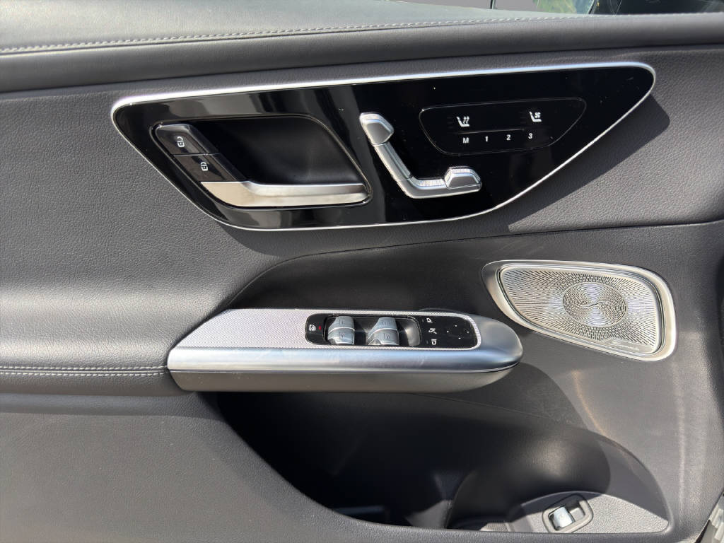 MERCEDES-BENZ GLC 300 AMG Line 4matic-image-12