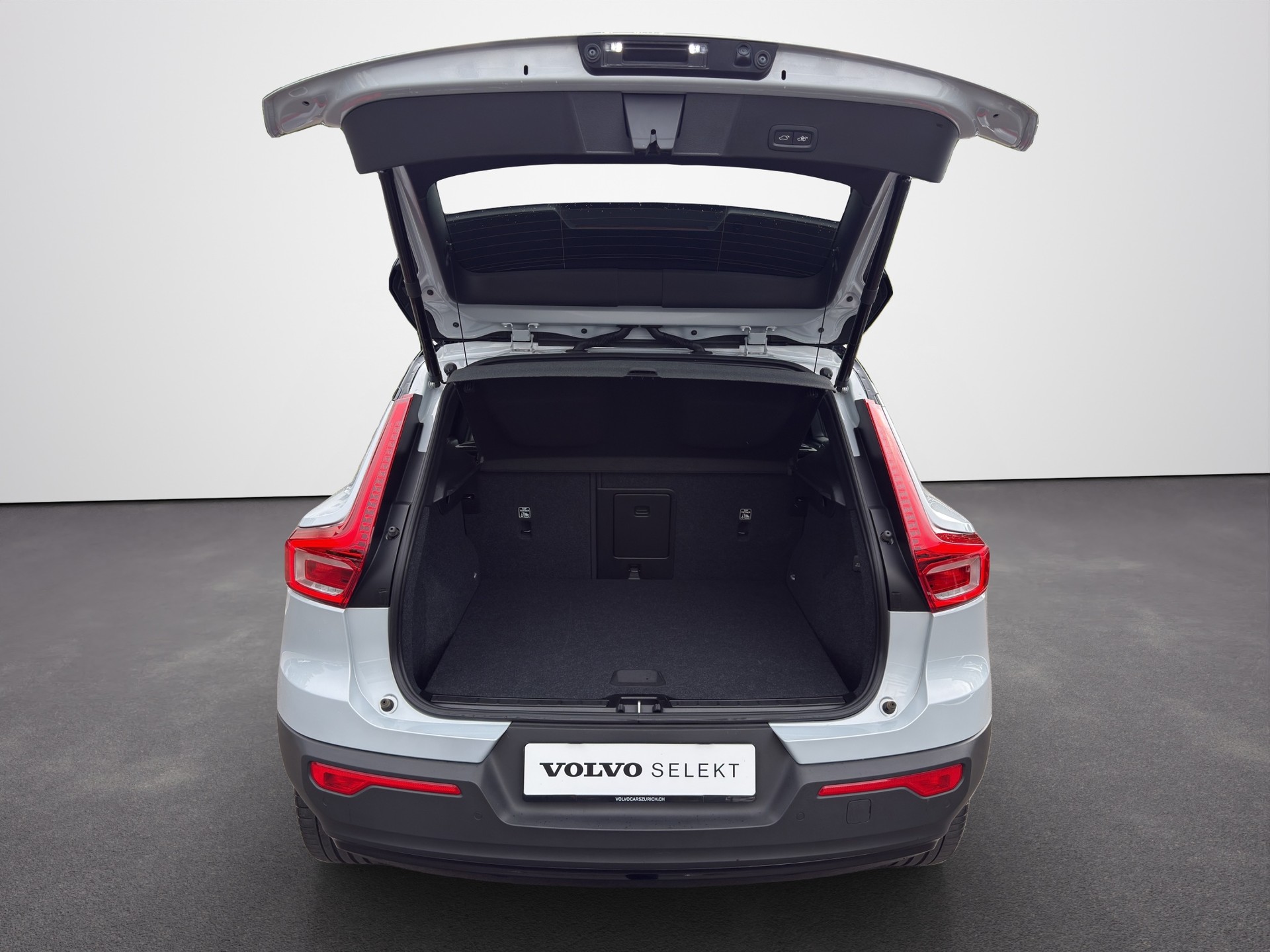 VOLVO XC40 1.5 T5 PiH R-Design-image-14