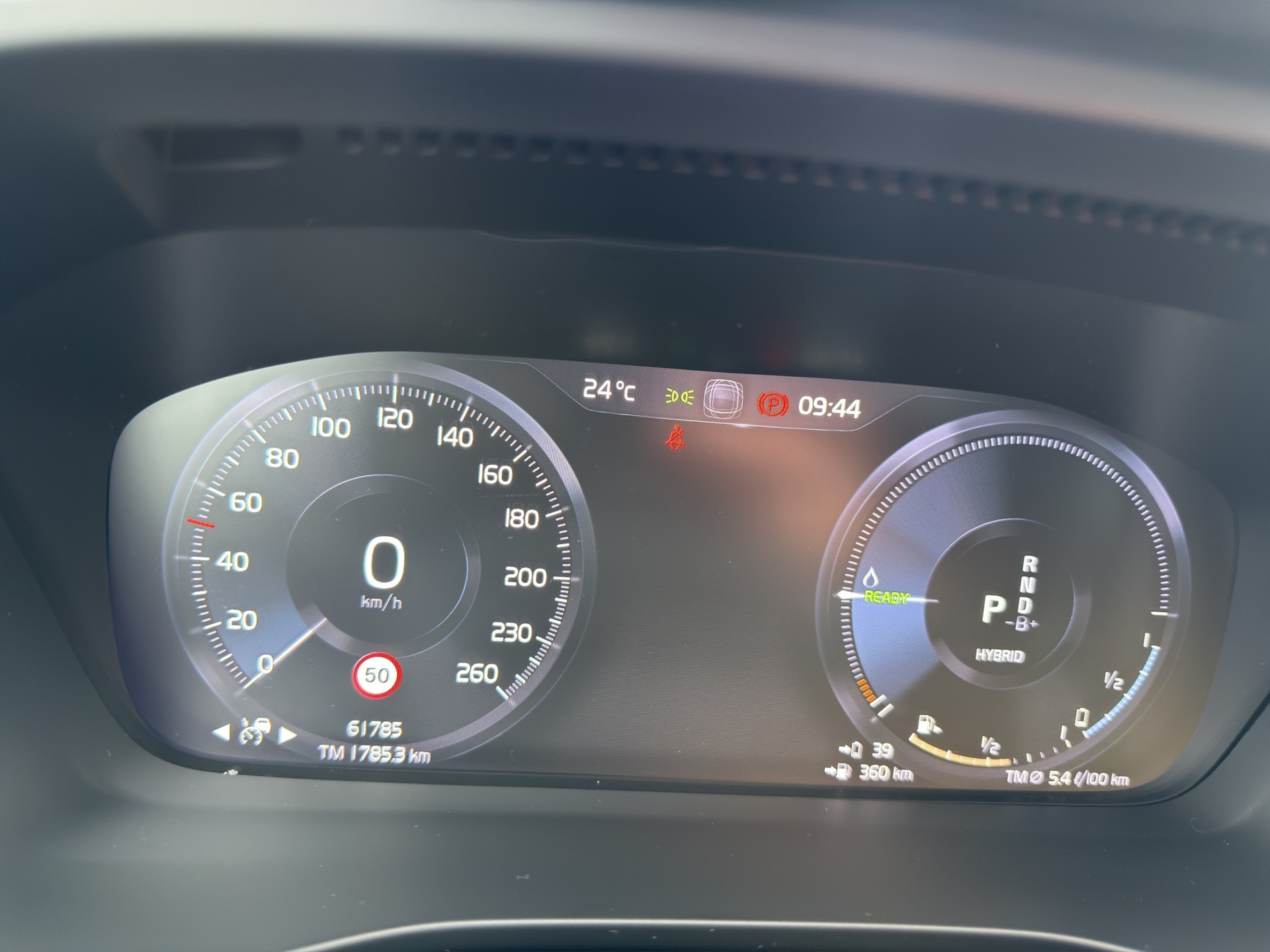 VOLVO XC40 1.5 T5 PiH R-Design-image-12