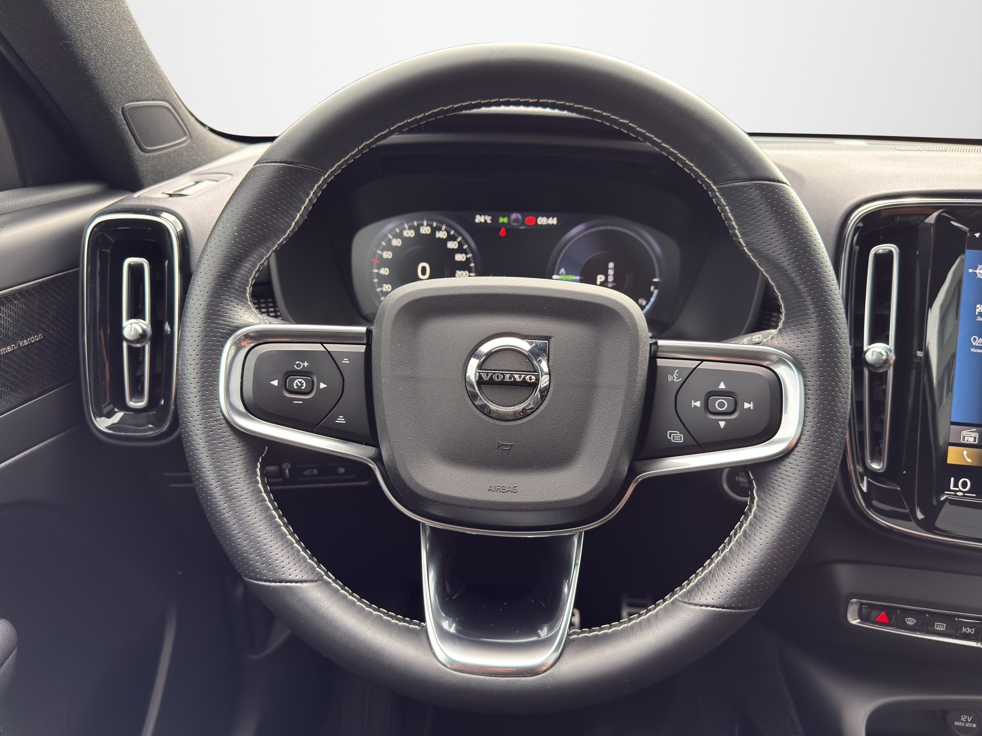 VOLVO XC40 1.5 T5 PiH R-Design-image-11