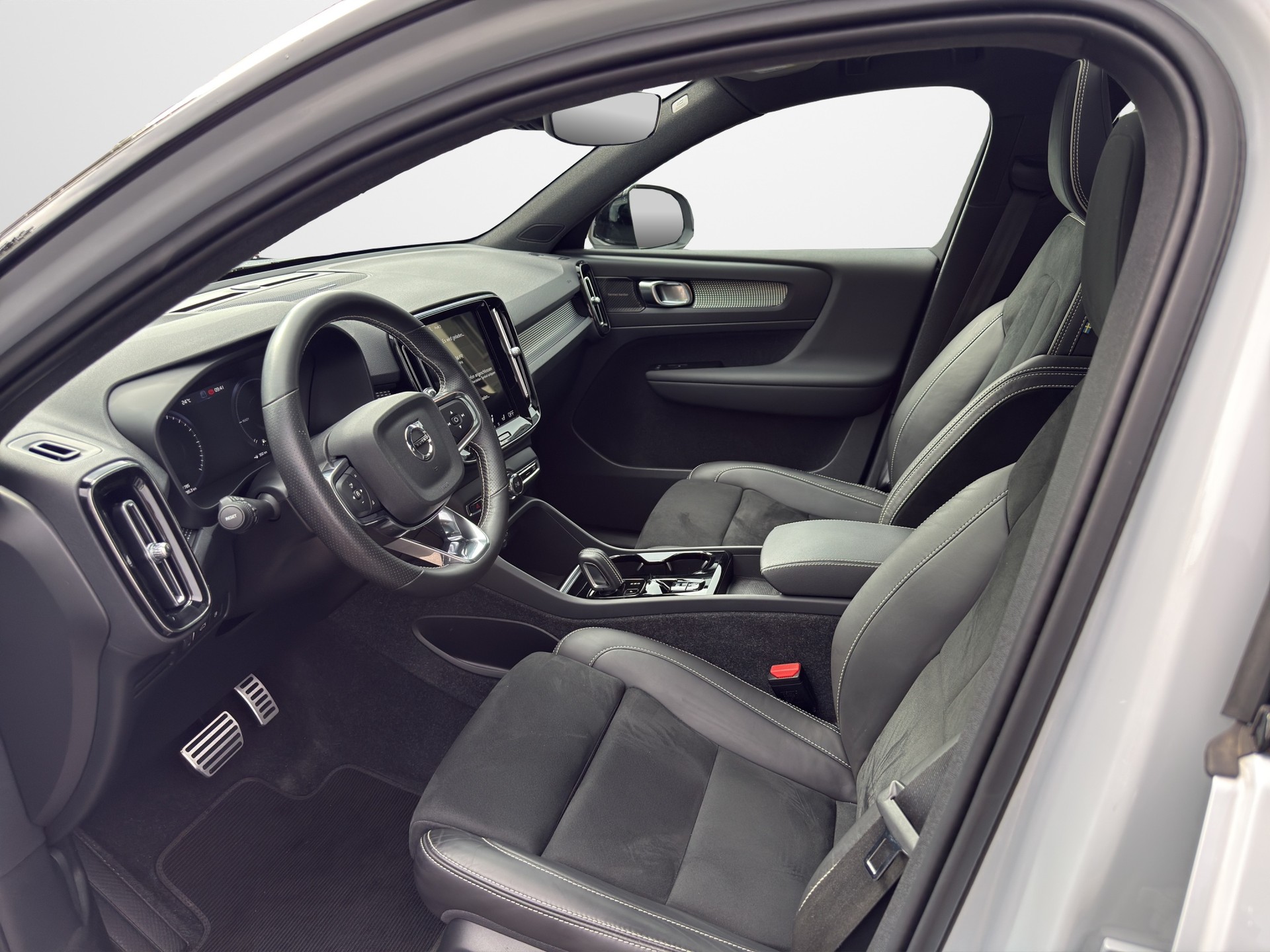 VOLVO XC40 1.5 T5 PiH R-Design-image-7