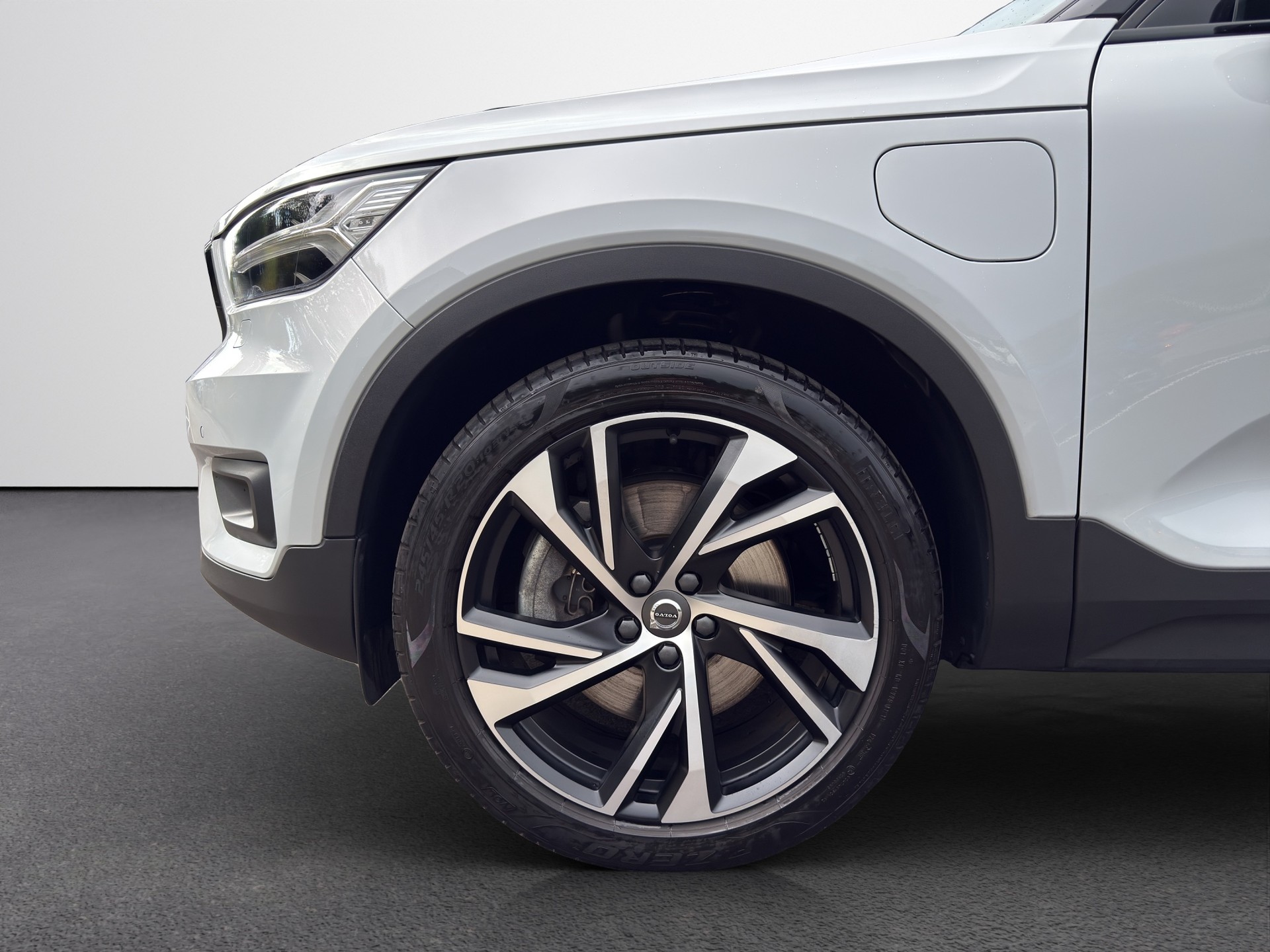 VOLVO XC40 1.5 T5 PiH R-Design-image-6