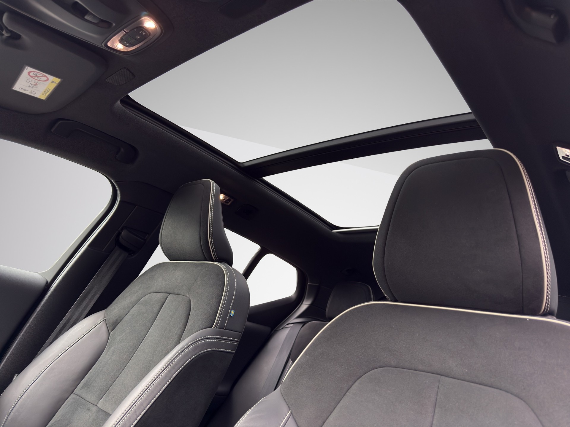 VOLVO XC40 1.5 T5 PiH R-Design-image-13