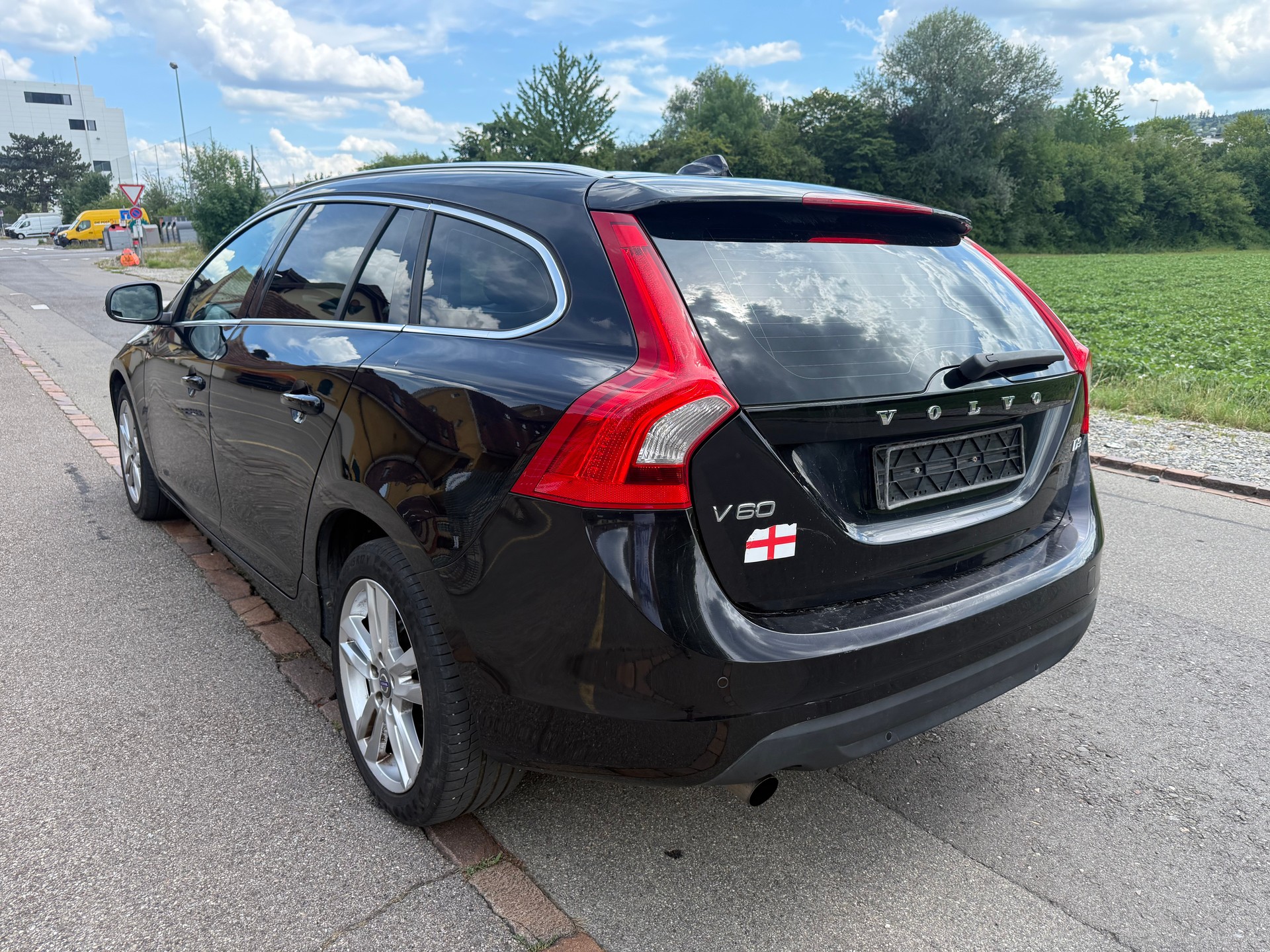 VOLVO V60 D3 Summum Geartronic-image-6