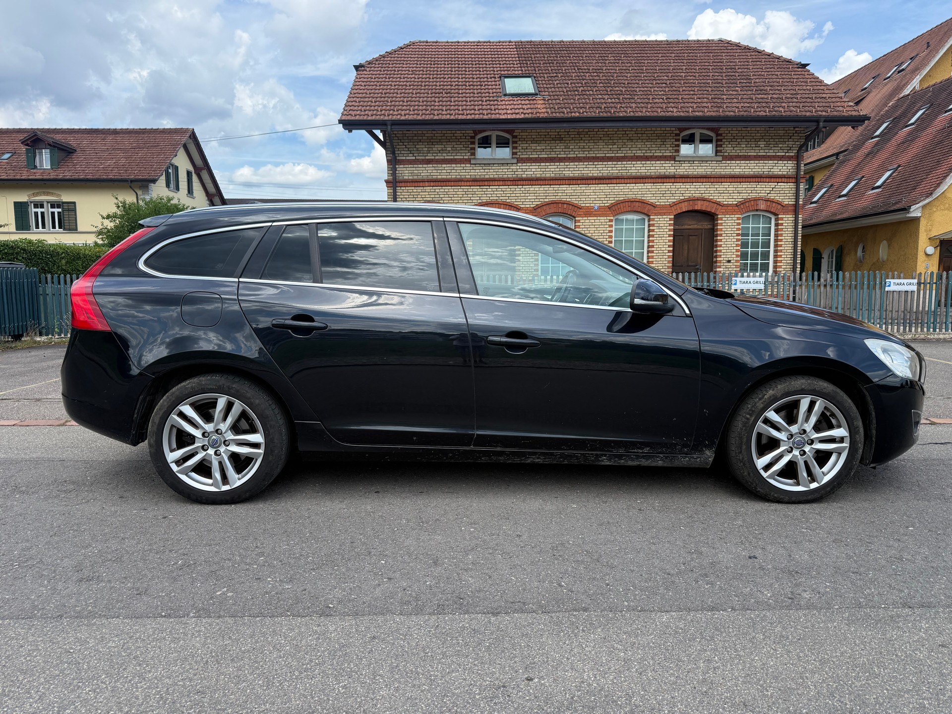 VOLVO V60 D3 Summum Geartronic-image-3