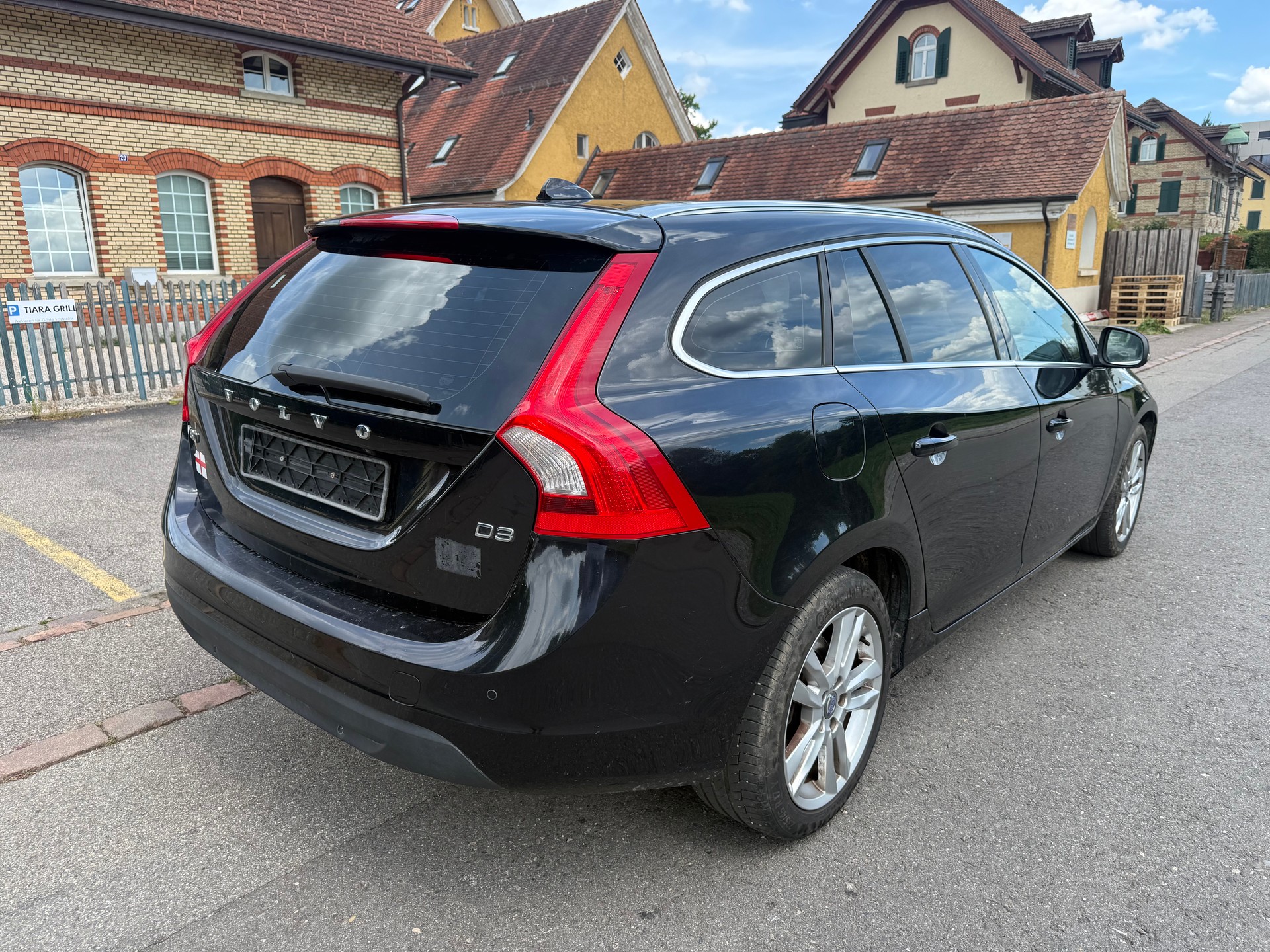 VOLVO V60 D3 Summum Geartronic-image-4