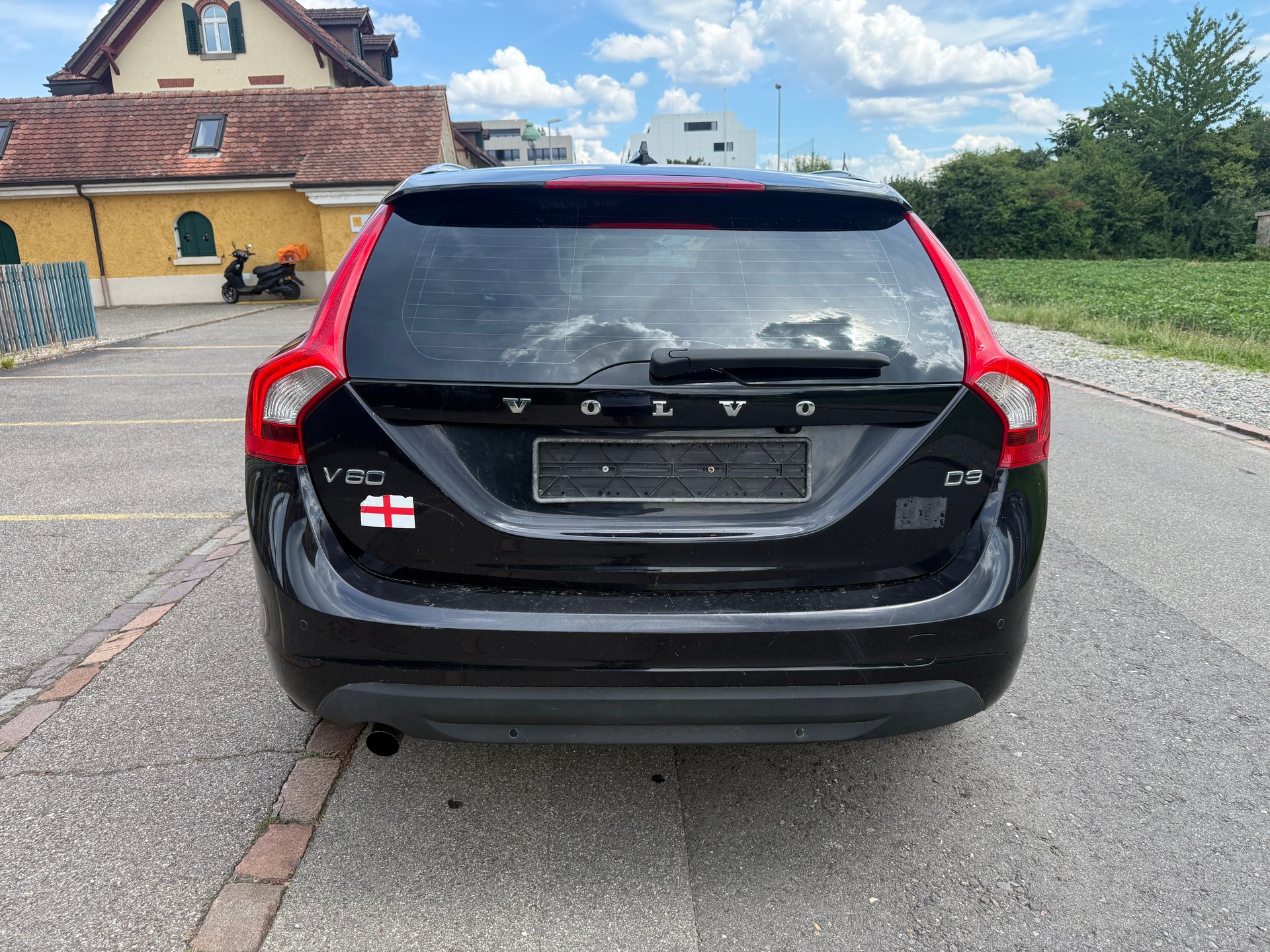 VOLVO V60 D3 Summum Geartronic-image-5
