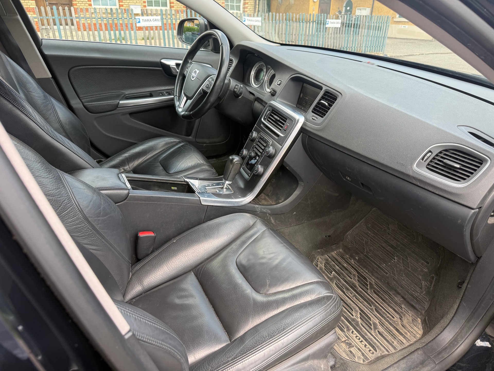 VOLVO V60 D3 Summum Geartronic-image-10