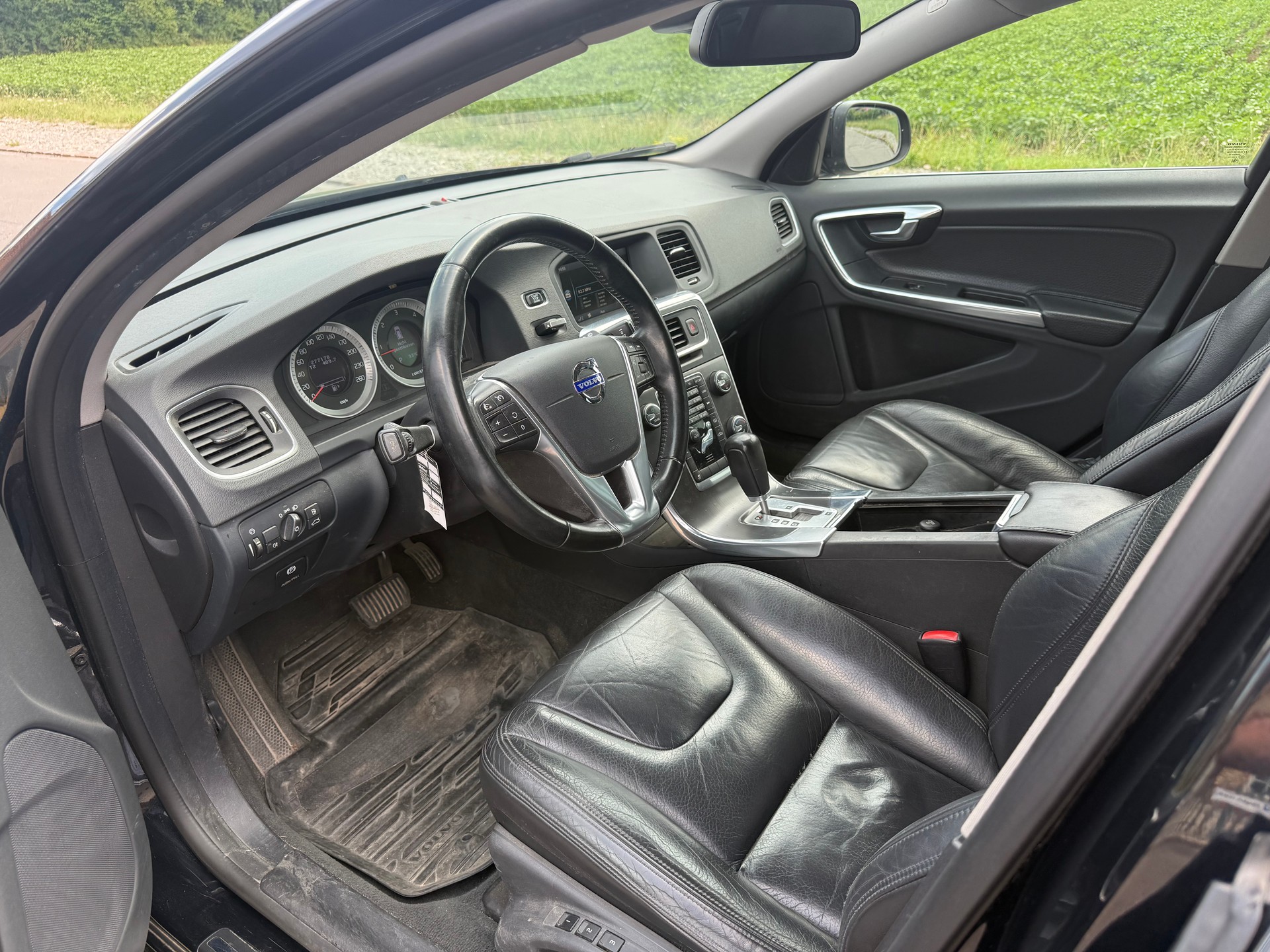 VOLVO V60 D3 Summum Geartronic-image-8