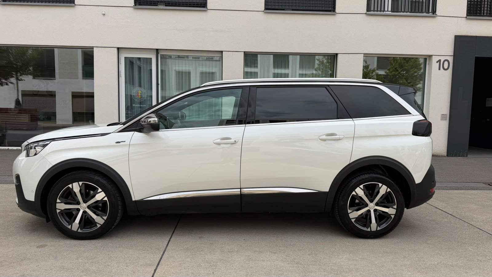 PEUGEOT 5008 2.0 BlueHDi GT EAT-image-1