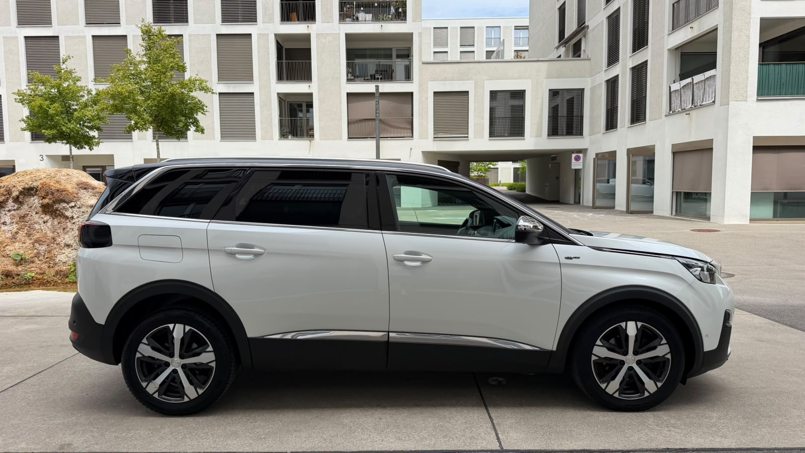 PEUGEOT 5008 2.0 BlueHDi GT EAT-image-21