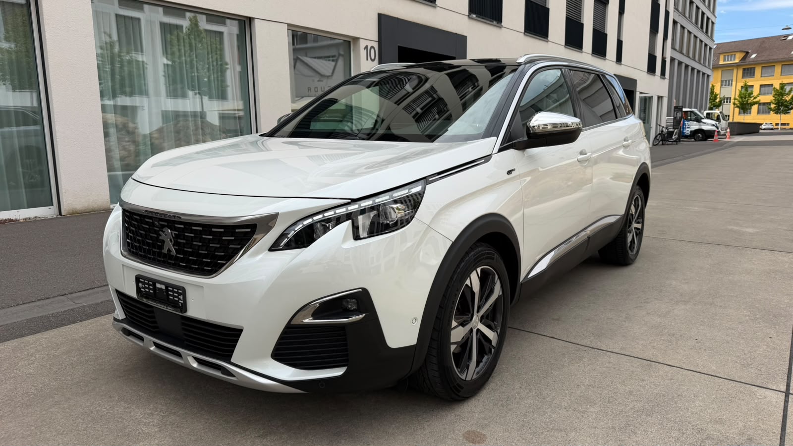 PEUGEOT 5008 2.0 BlueHDi GT EAT-image-0