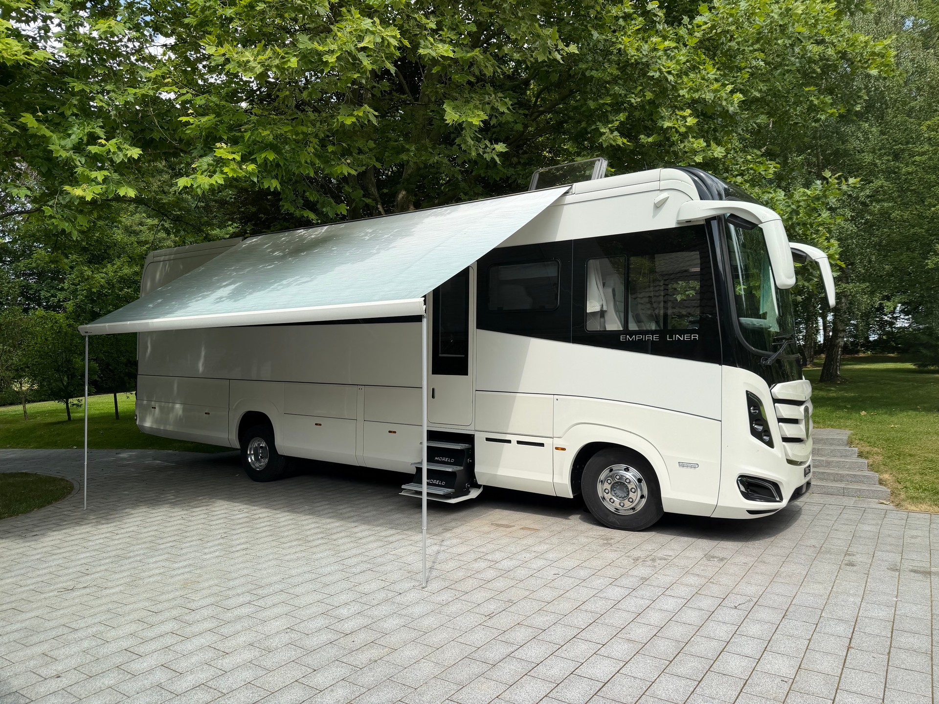 MORELO Mercedes-Benz Morelo Empire Liner 110 GS Mit Mini Cooper JCW Cabrio-image-2