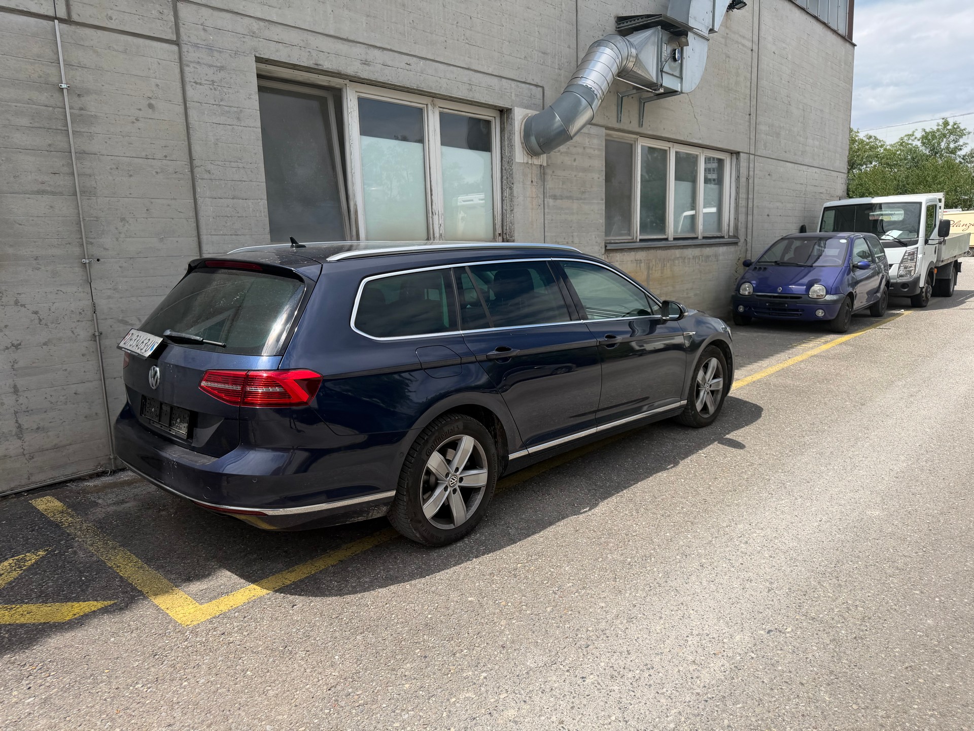VW Passat Variant 2.0 TDI BMT Comfortline DSG 4Motion-image-2