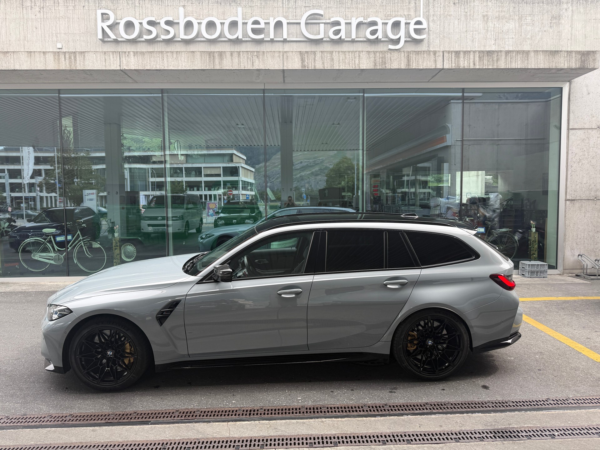 BMW M3 Touring xDrive Competition M-image-0
