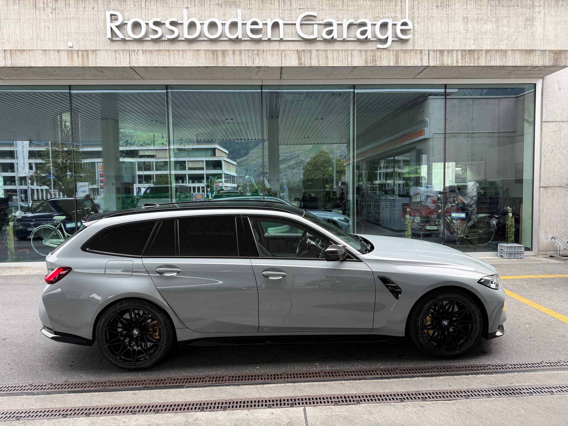 BMW M3 Touring xDrive Competition M-image-1