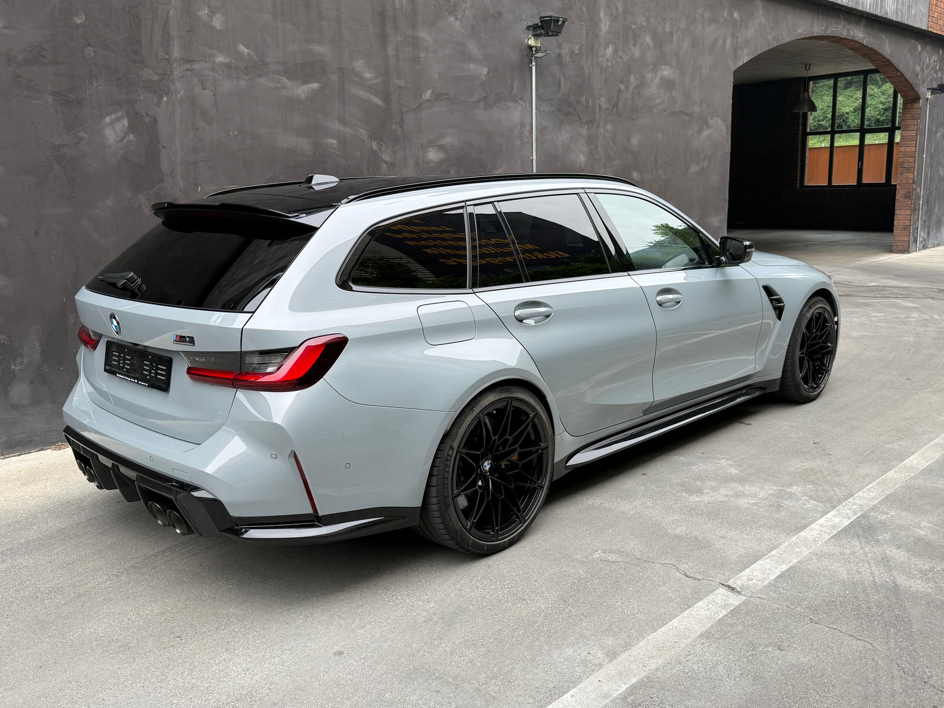 BMW M3 Touring xDrive Competition M-image-4