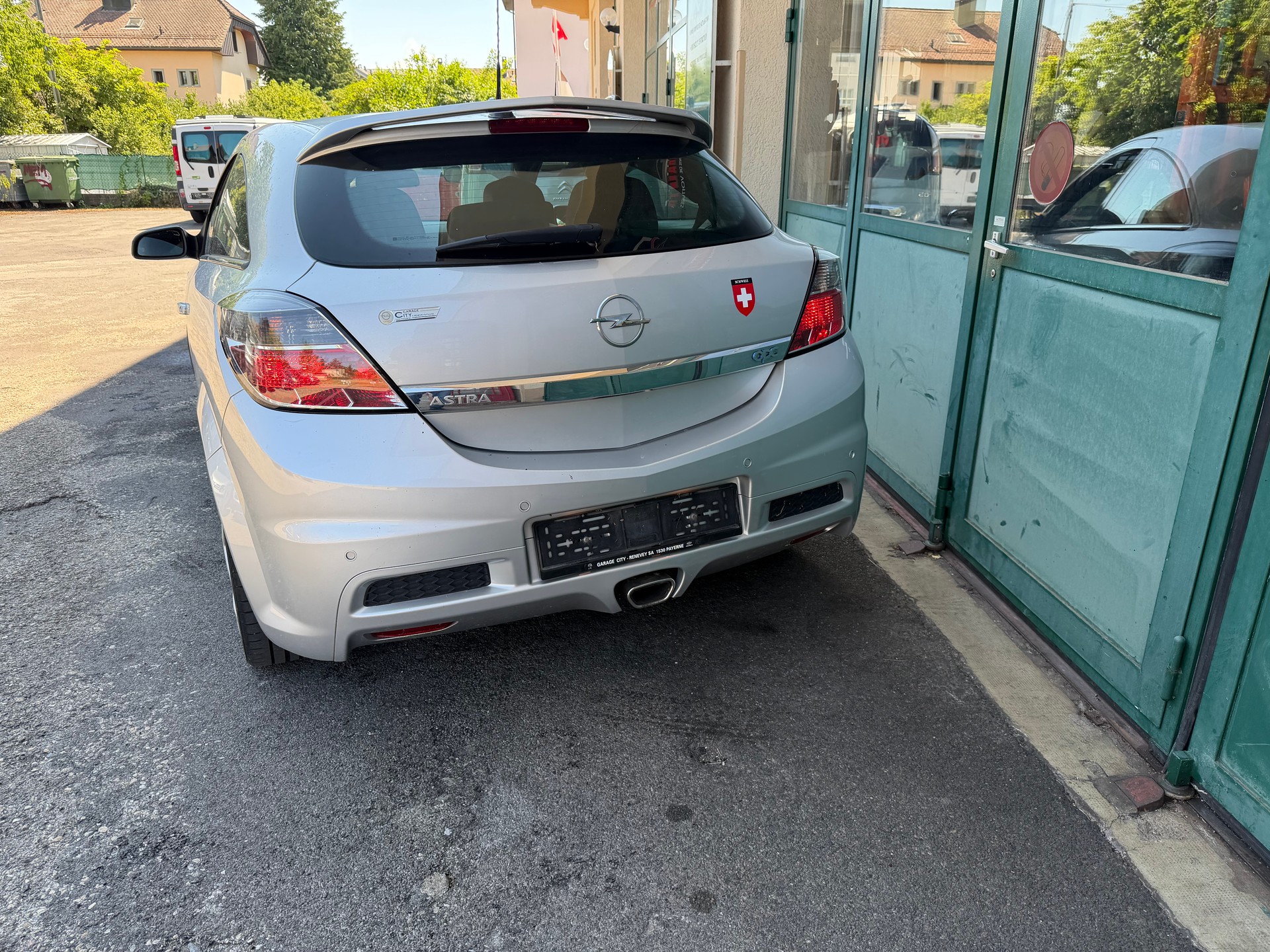 OPEL Astra GTC 2.0i 16V Turbo OPC-image-1