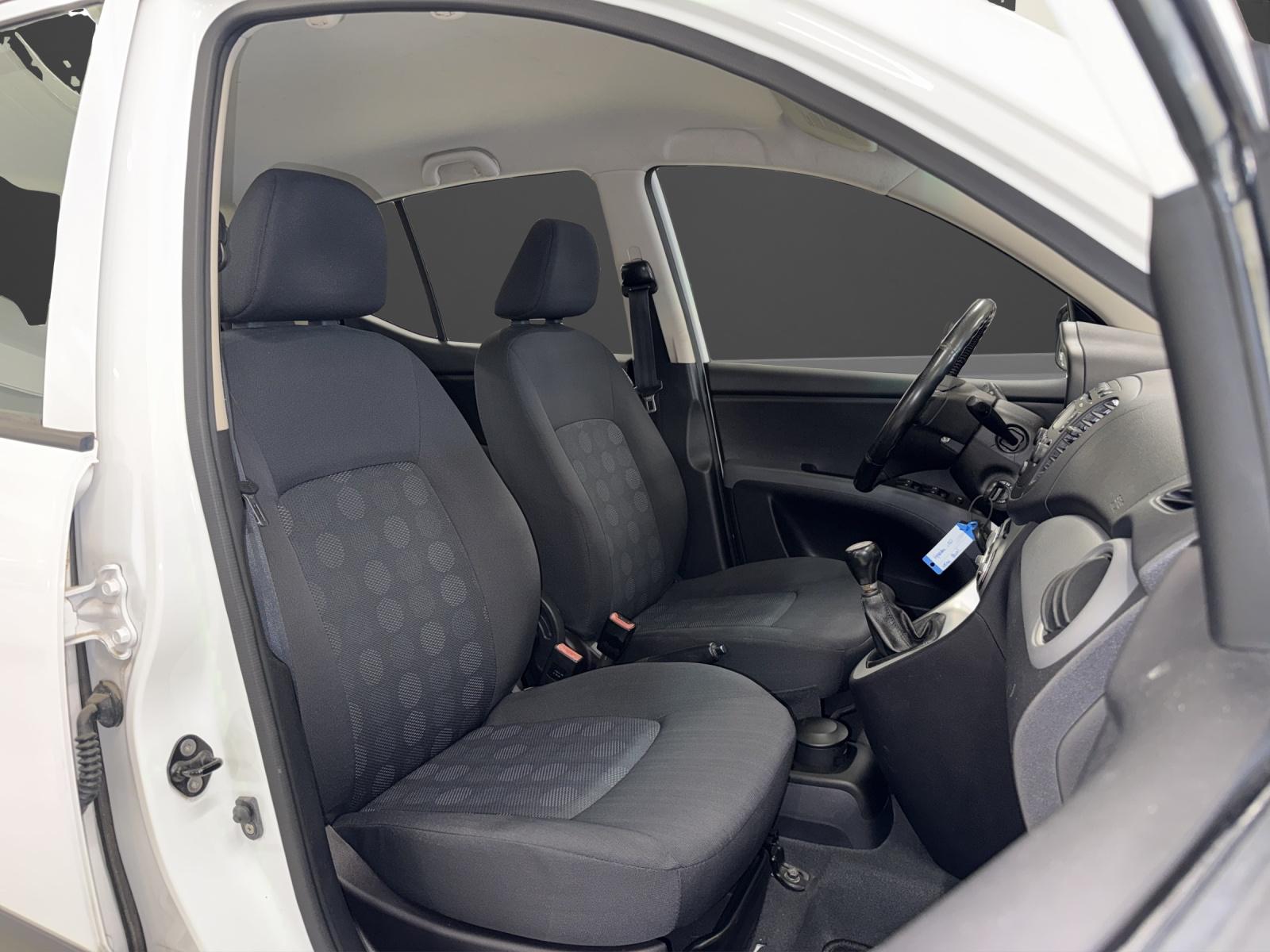 HYUNDAI i10 1.1 Style-image-7