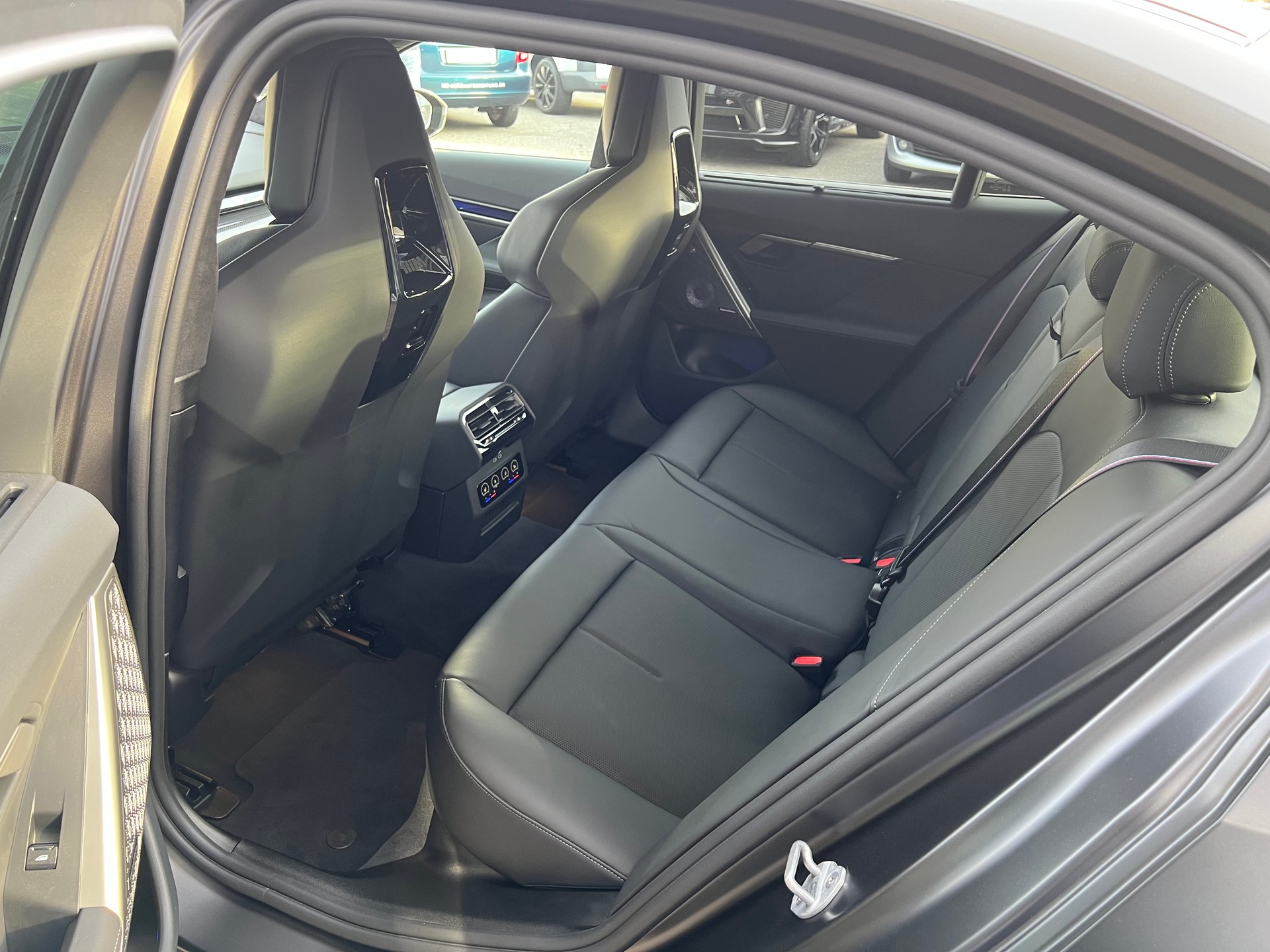 BMW M5 xDrive-image-11