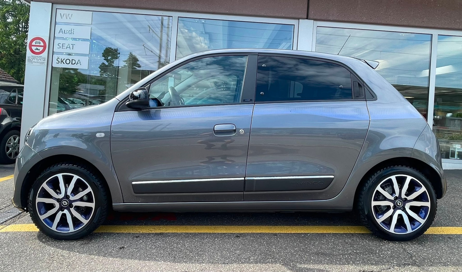 RENAULT Twingo 0.9 Sondermodel Iconic EDC CH-Auto frisch ab MFK-image-0