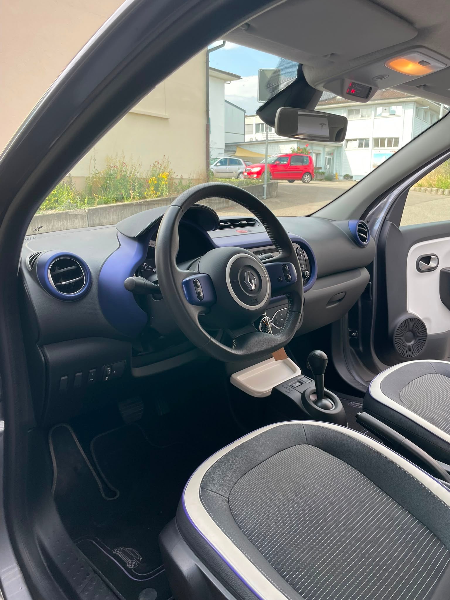 RENAULT Twingo 0.9 Sondermodel Iconic EDC CH-Auto frisch ab MFK-image-12