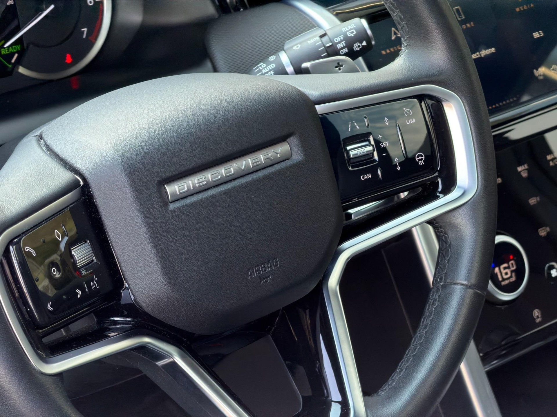 LAND ROVER Discovery Sport 1.5 T 300e R-Dynamic S-image-10