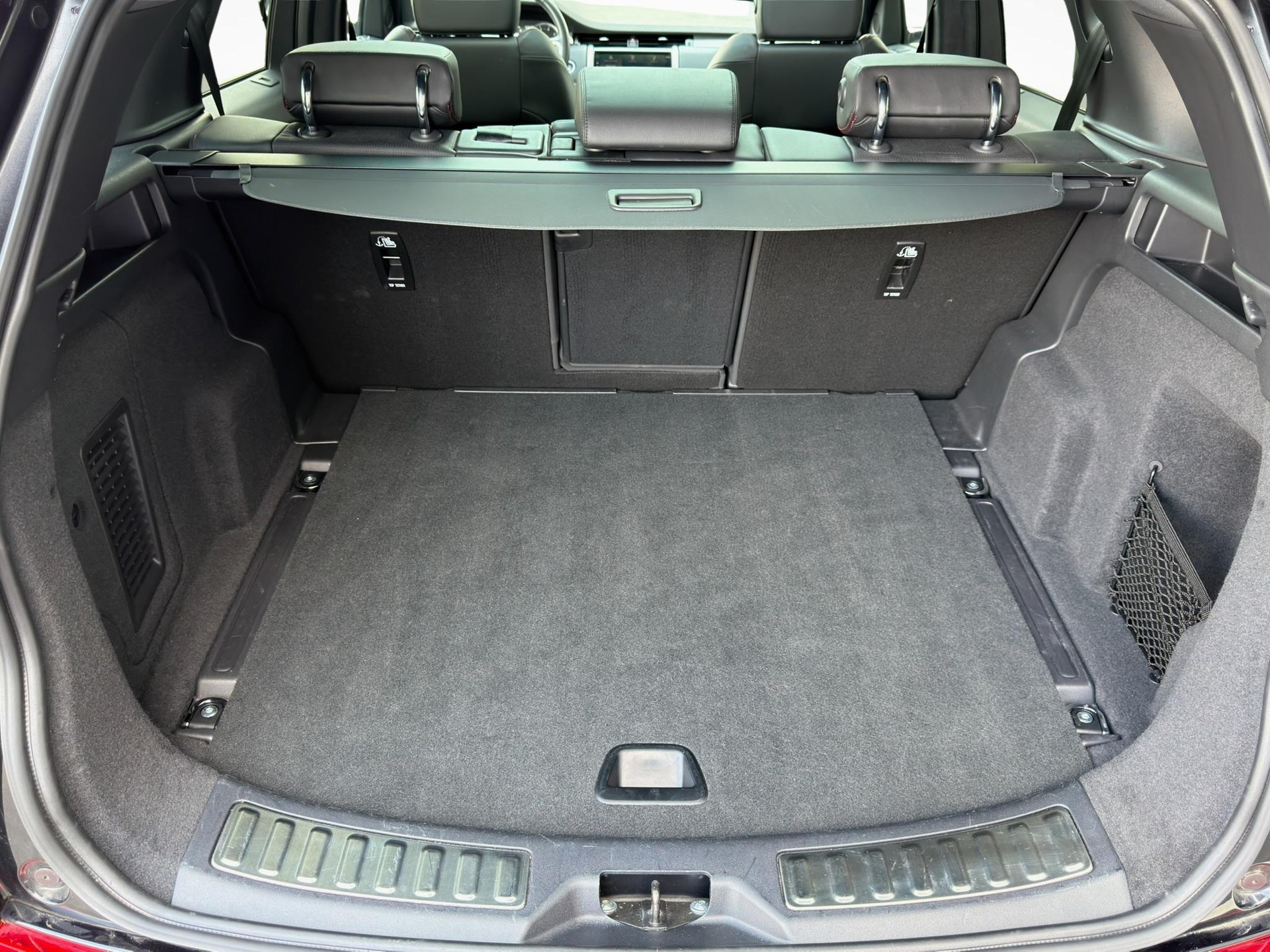 LAND ROVER Discovery Sport 1.5 T 300e R-Dynamic S-image-16