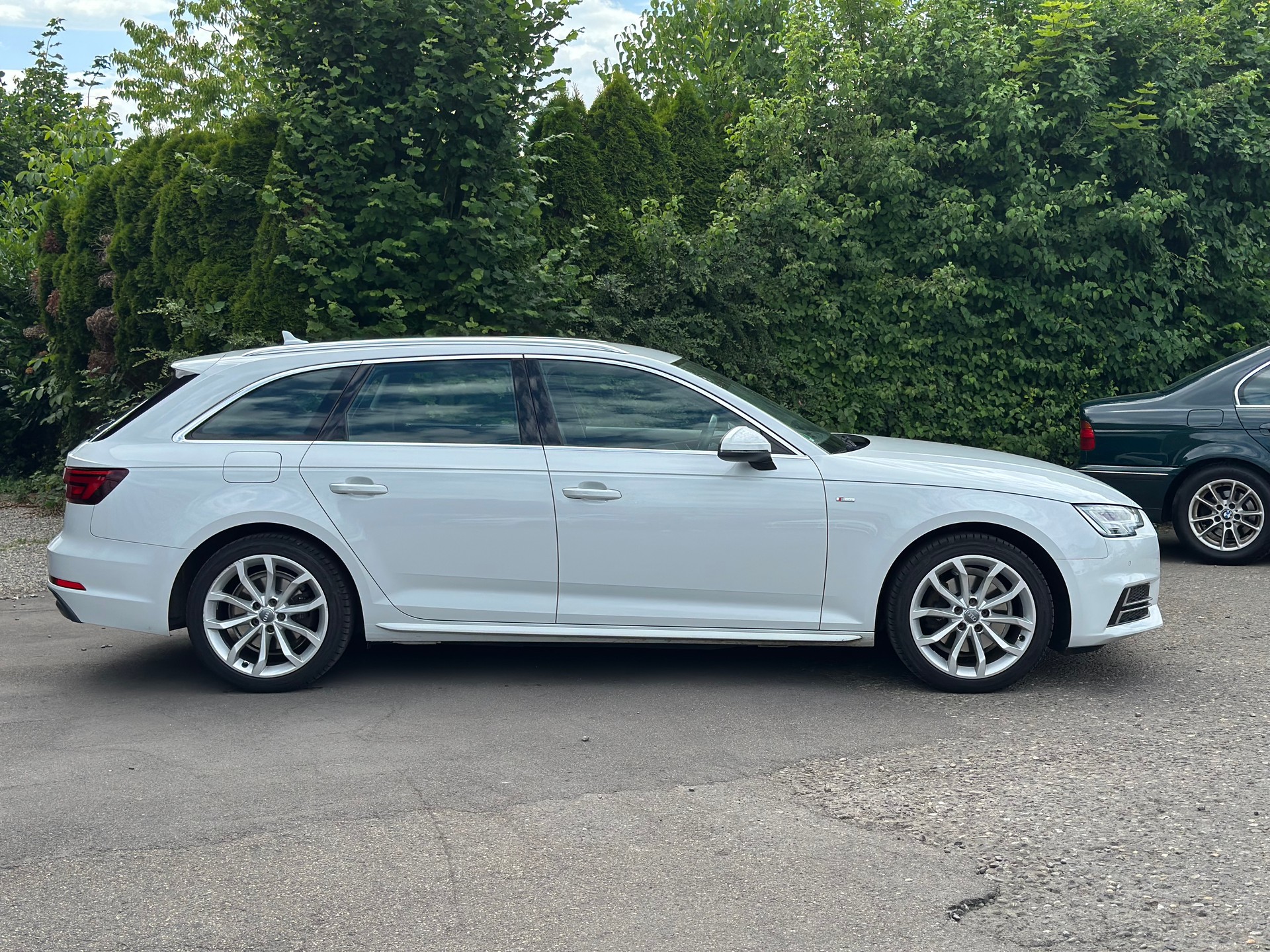 AUDI A4 Avant 2.0 TDI S-tronic-image-2