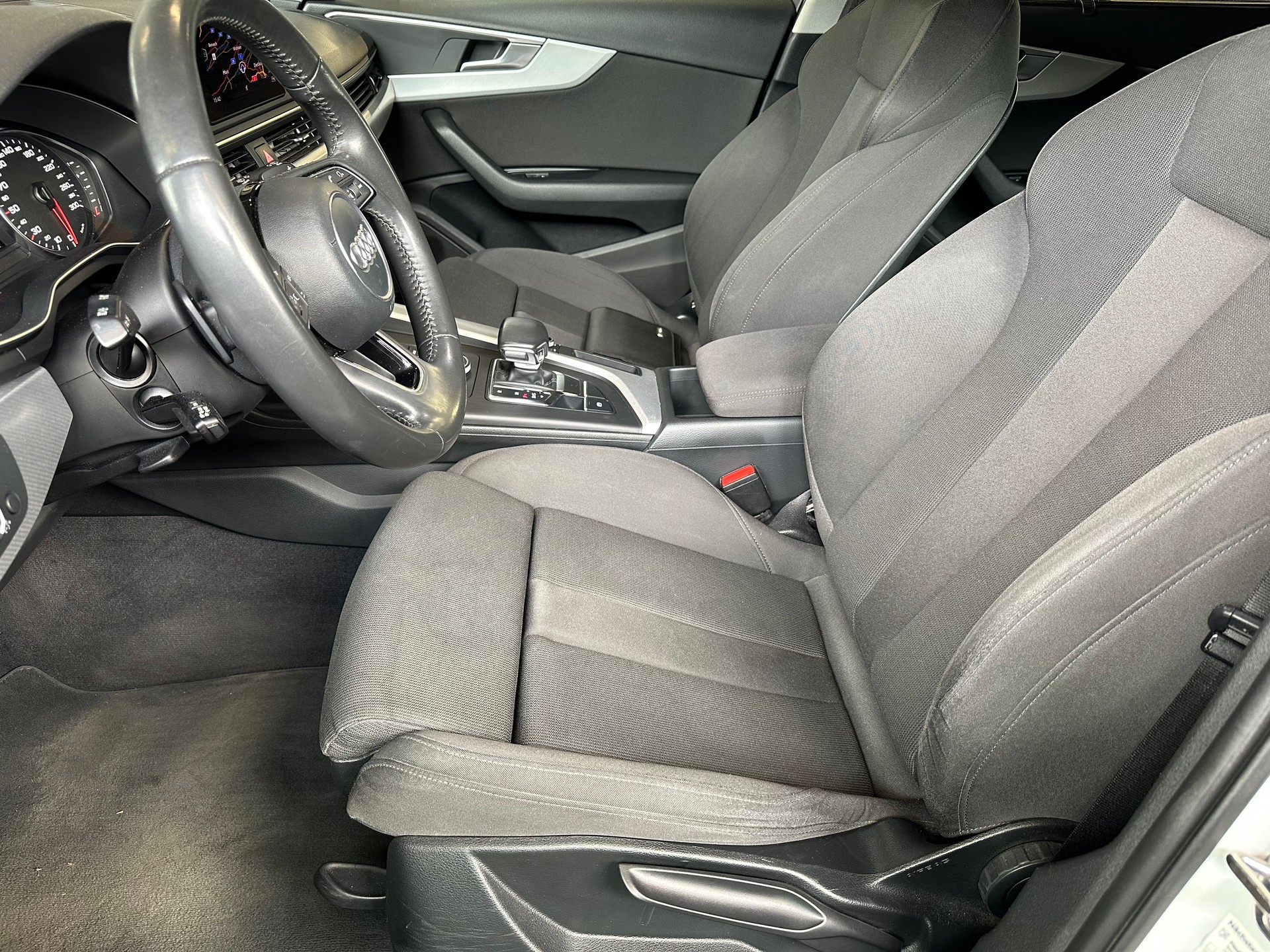 AUDI A4 Avant 2.0 TDI S-tronic-image-13
