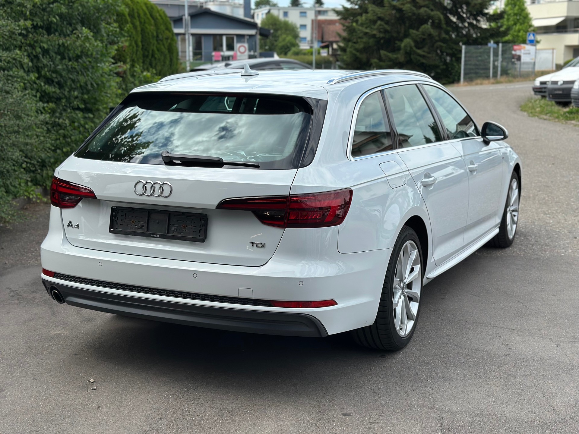 AUDI A4 Avant 2.0 TDI S-tronic-image-3