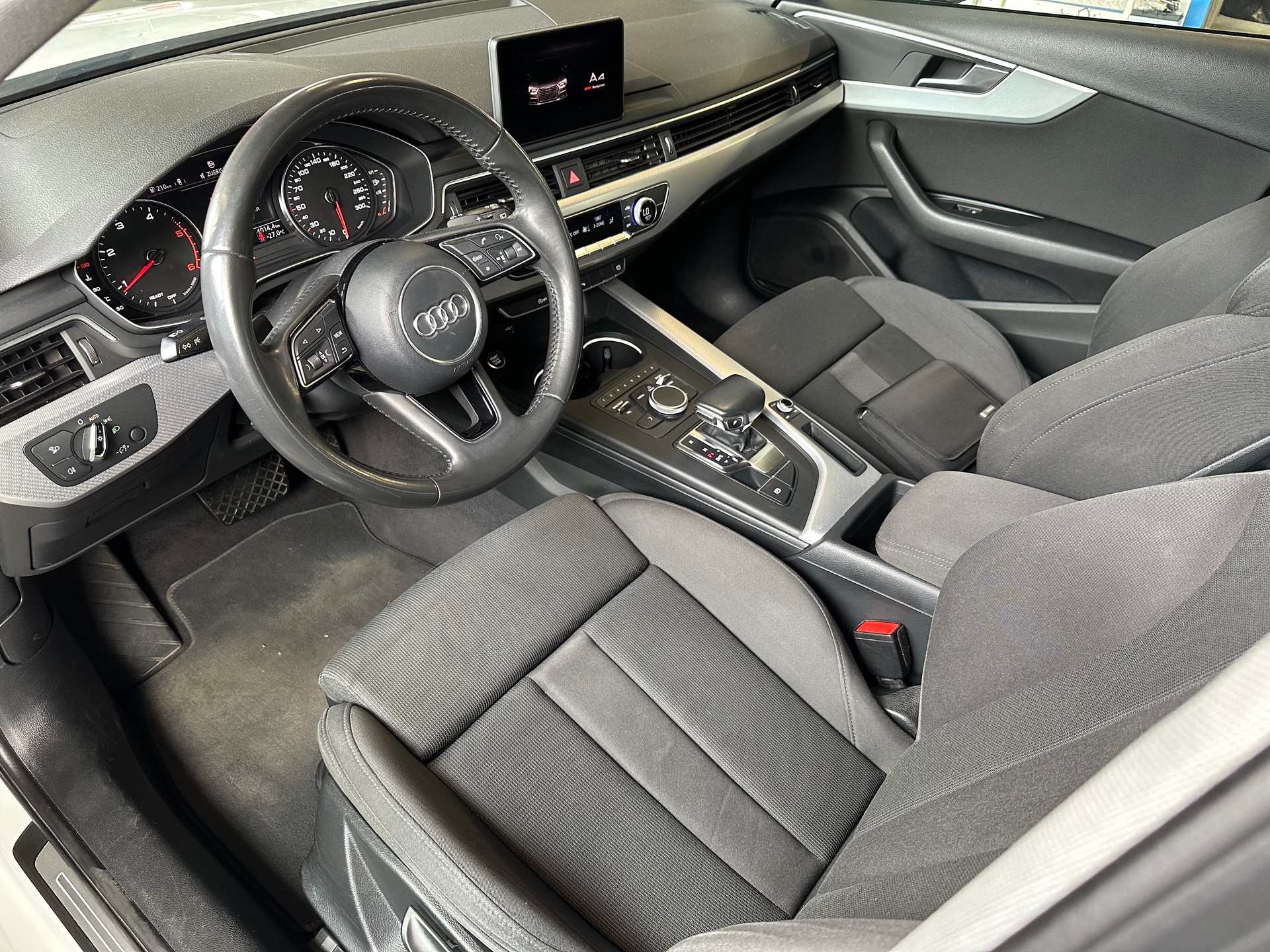 AUDI A4 Avant 2.0 TDI S-tronic-image-7