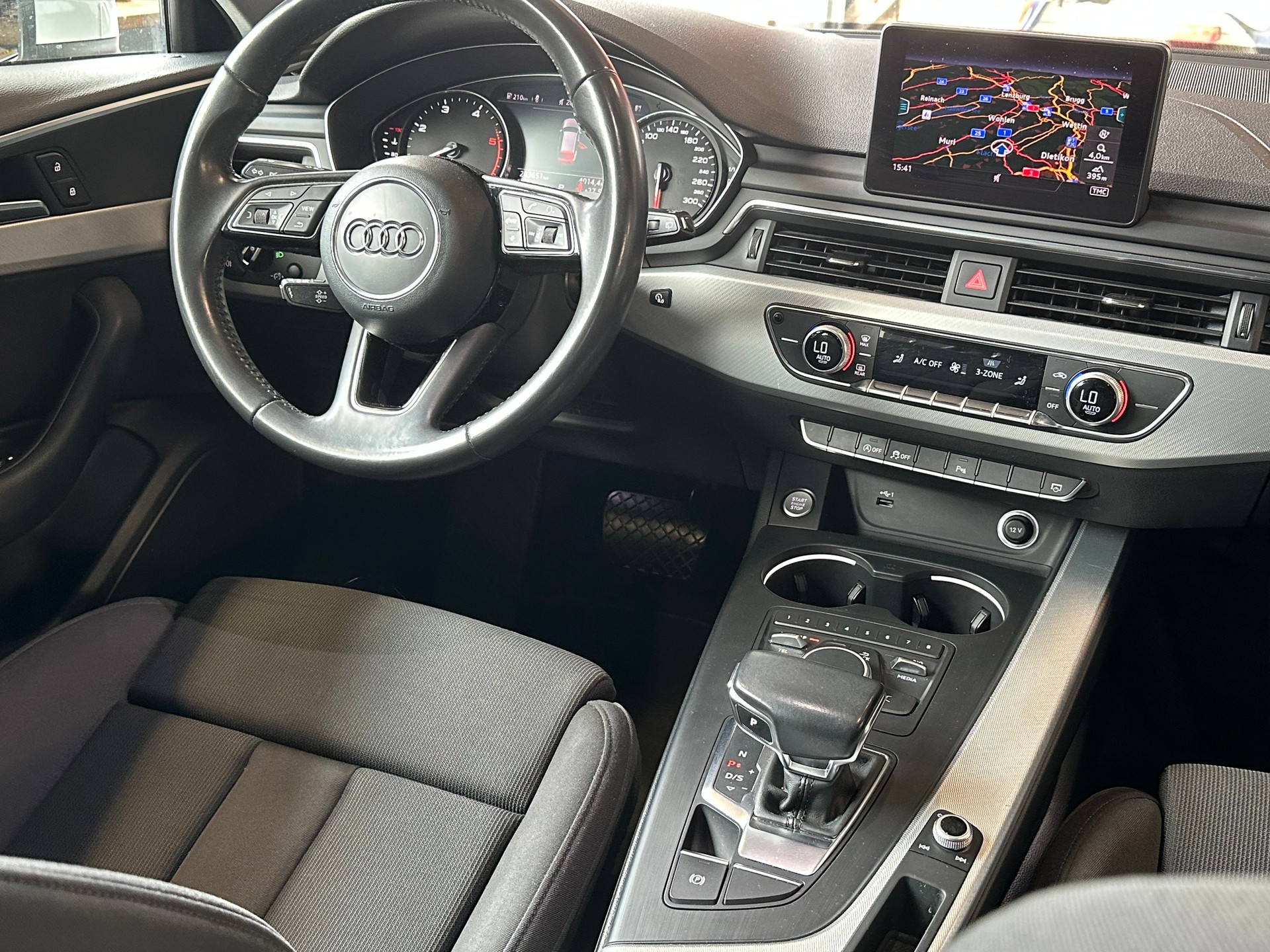 AUDI A4 Avant 2.0 TDI S-tronic-image-9