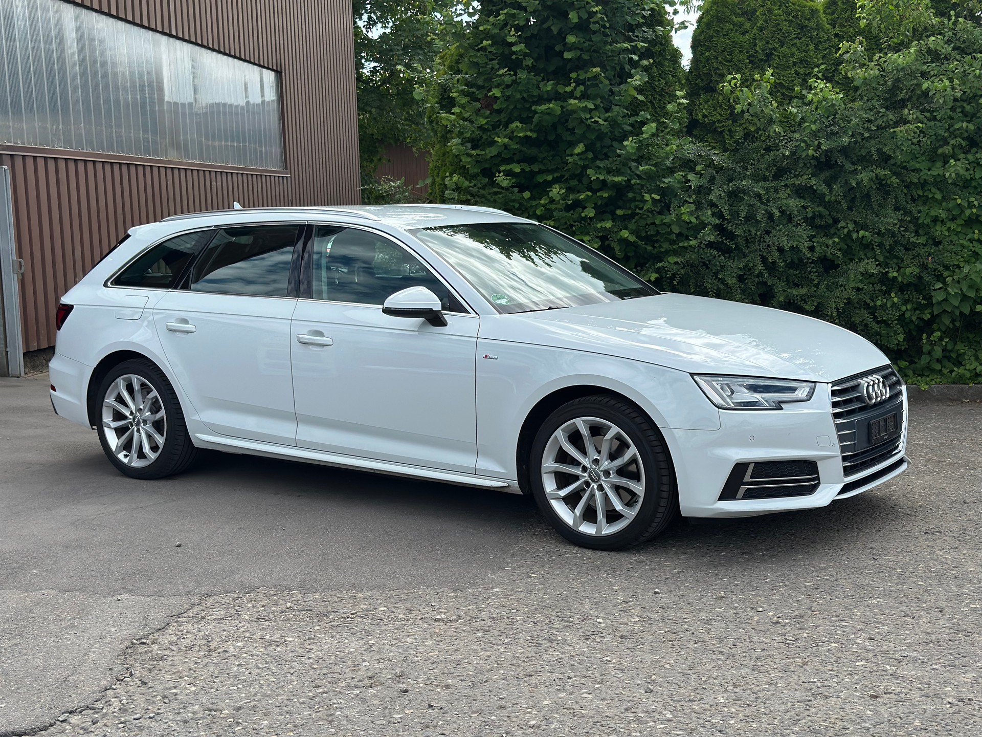 AUDI A4 Avant 2.0 TDI S-tronic-image-1