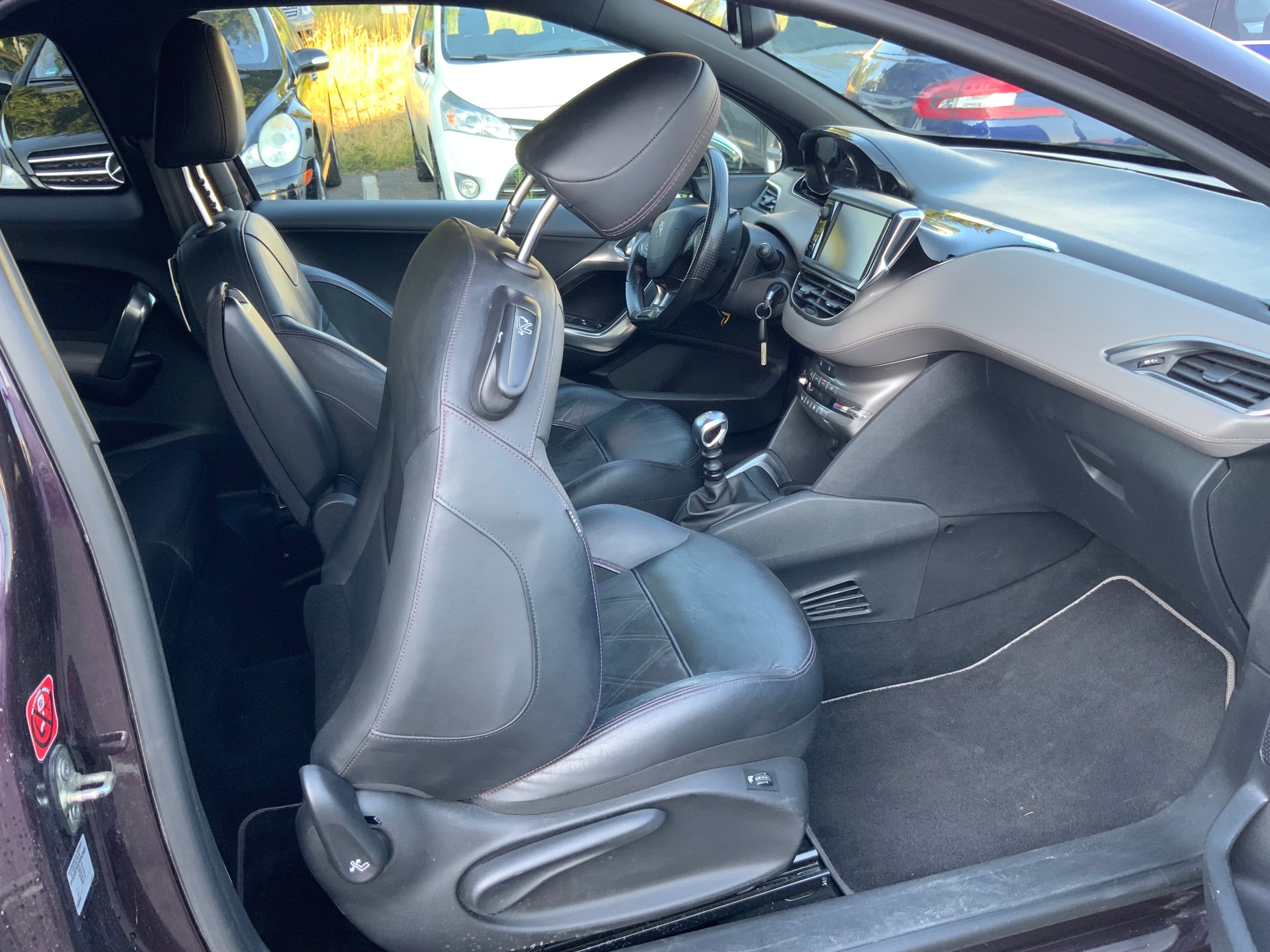 PEUGEOT 208 1.6 Turbo XY-image-11