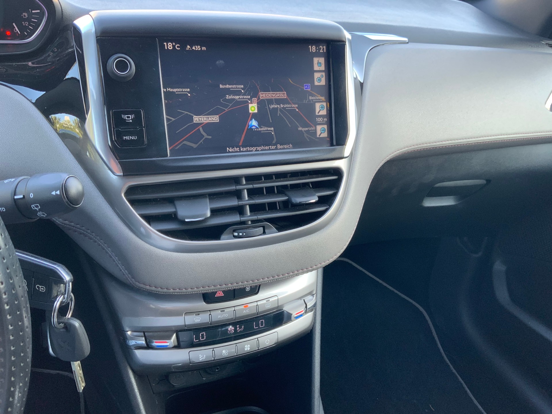 PEUGEOT 208 1.6 Turbo XY-image-8