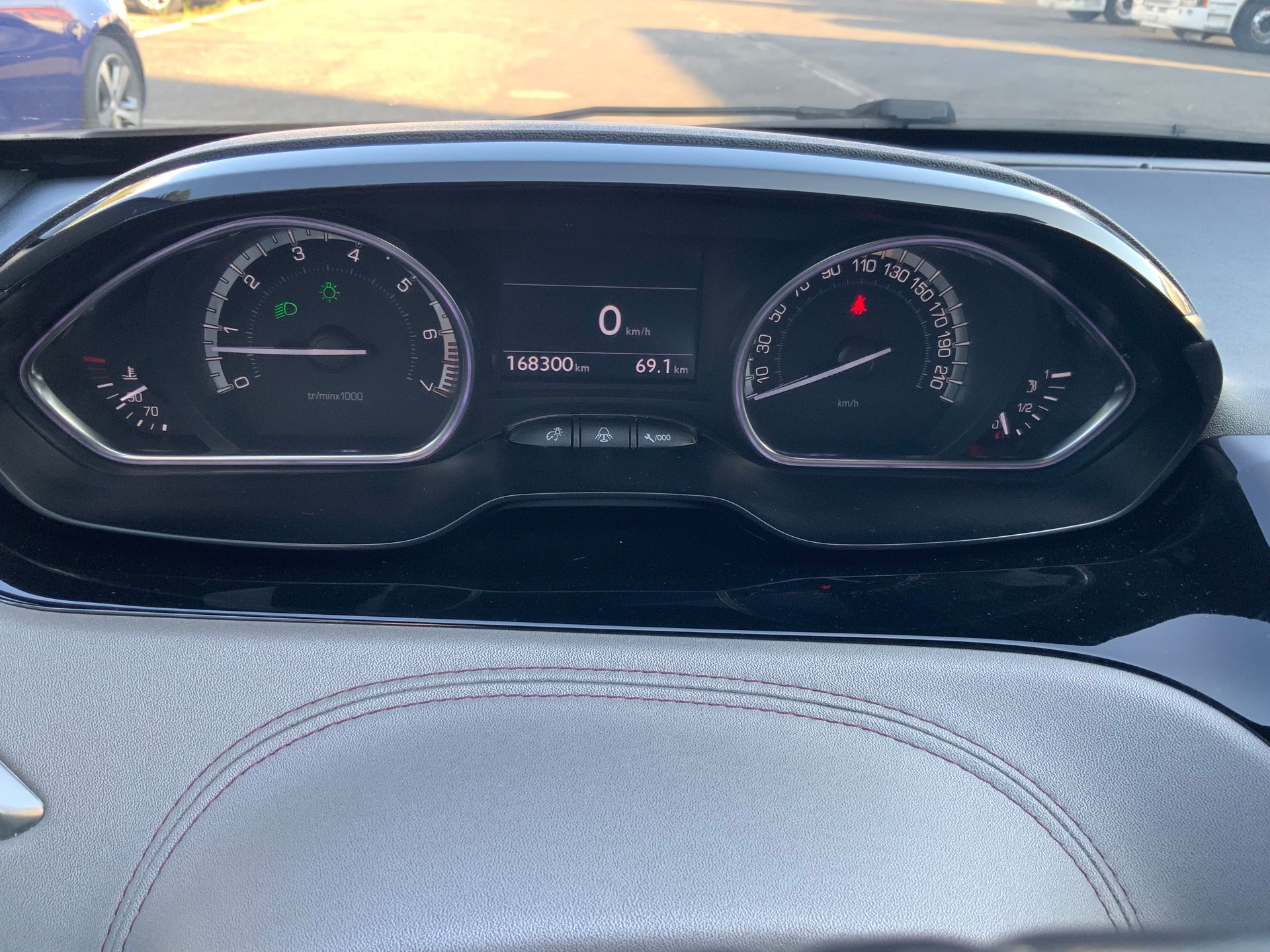 PEUGEOT 208 1.6 Turbo XY-image-9