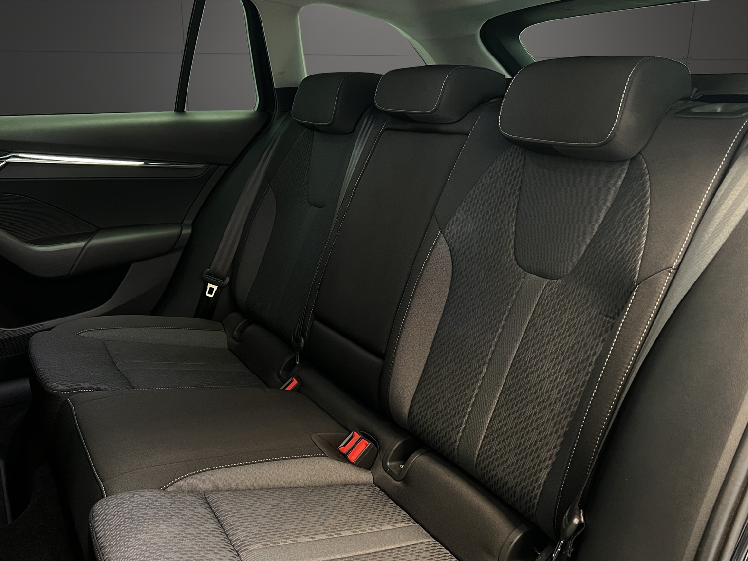 SKODA Octavia Combi 2.0 TSI Style DSG 4x4-image-8