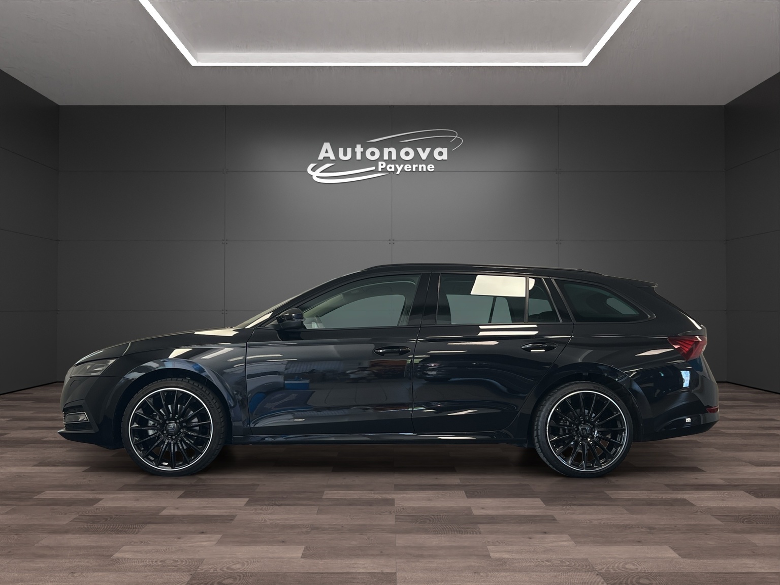 SKODA Octavia Combi 2.0 TSI Style DSG 4x4-image-2