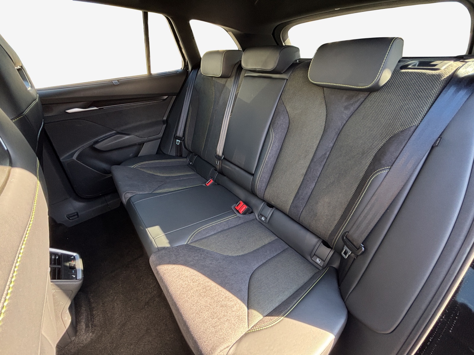 SKODA Enyaq 4x4 RS-image-11