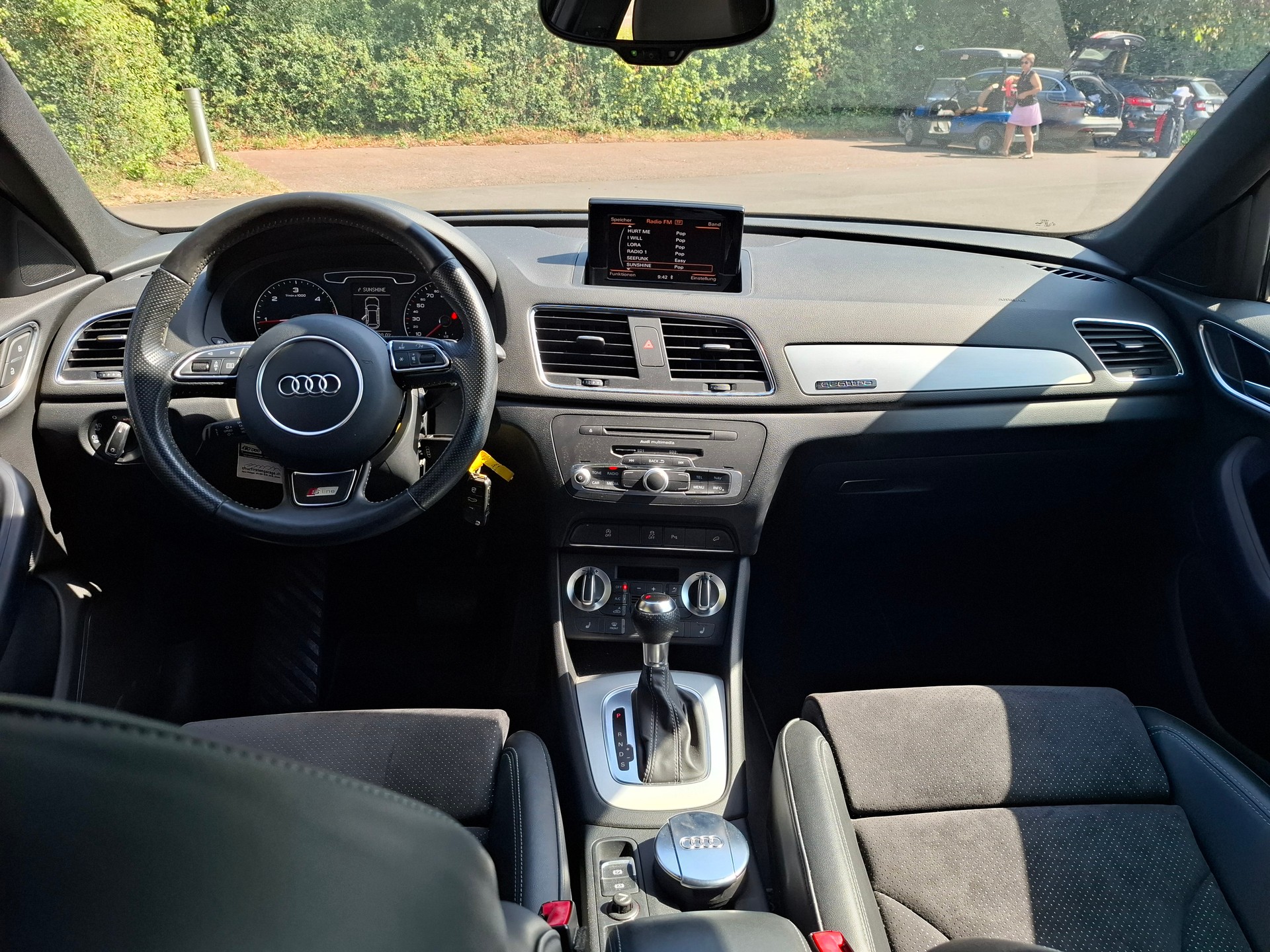 AUDI Q3 2.0 TDI quattro-image-8