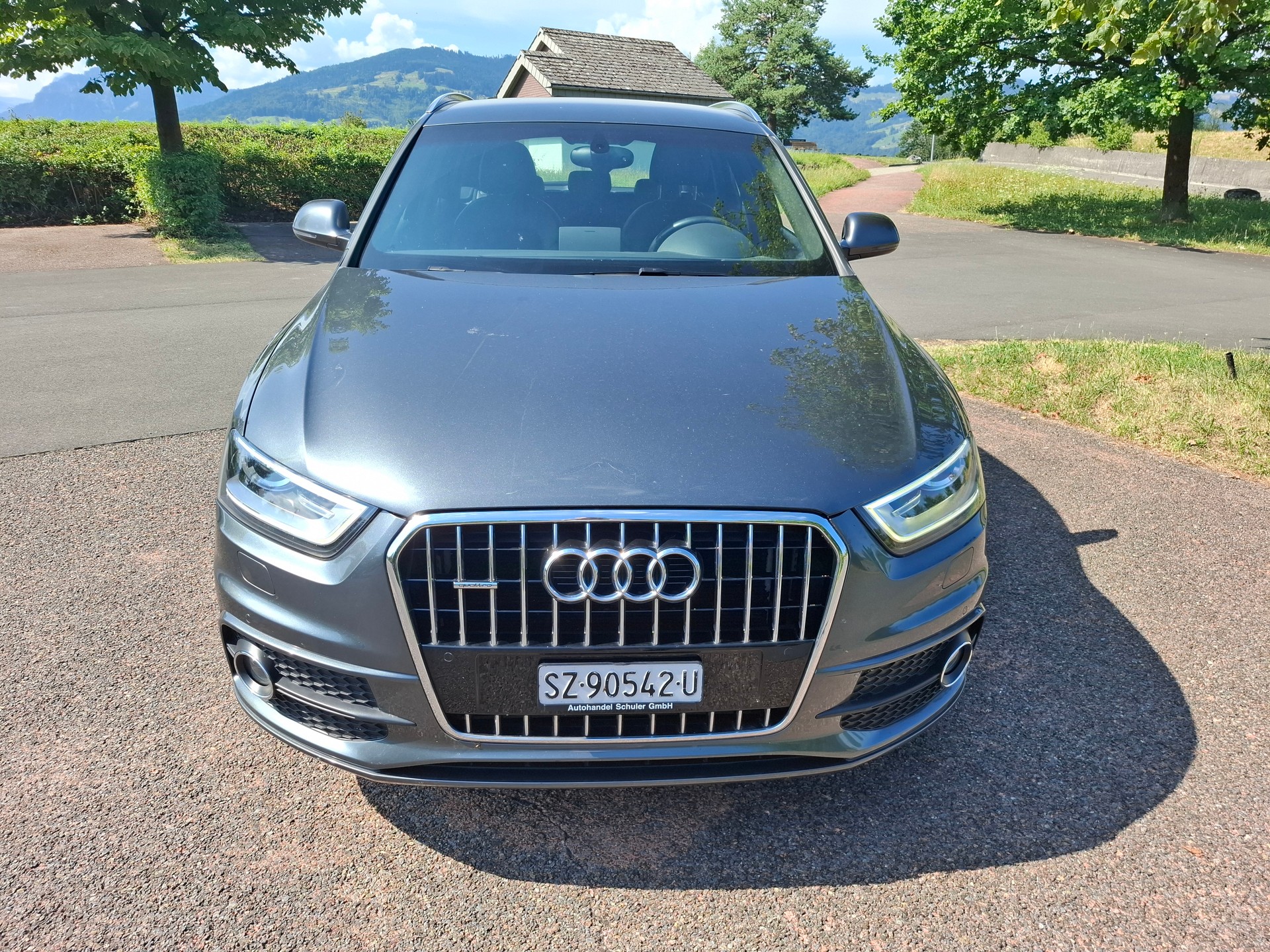 AUDI Q3 2.0 TDI quattro-image-1