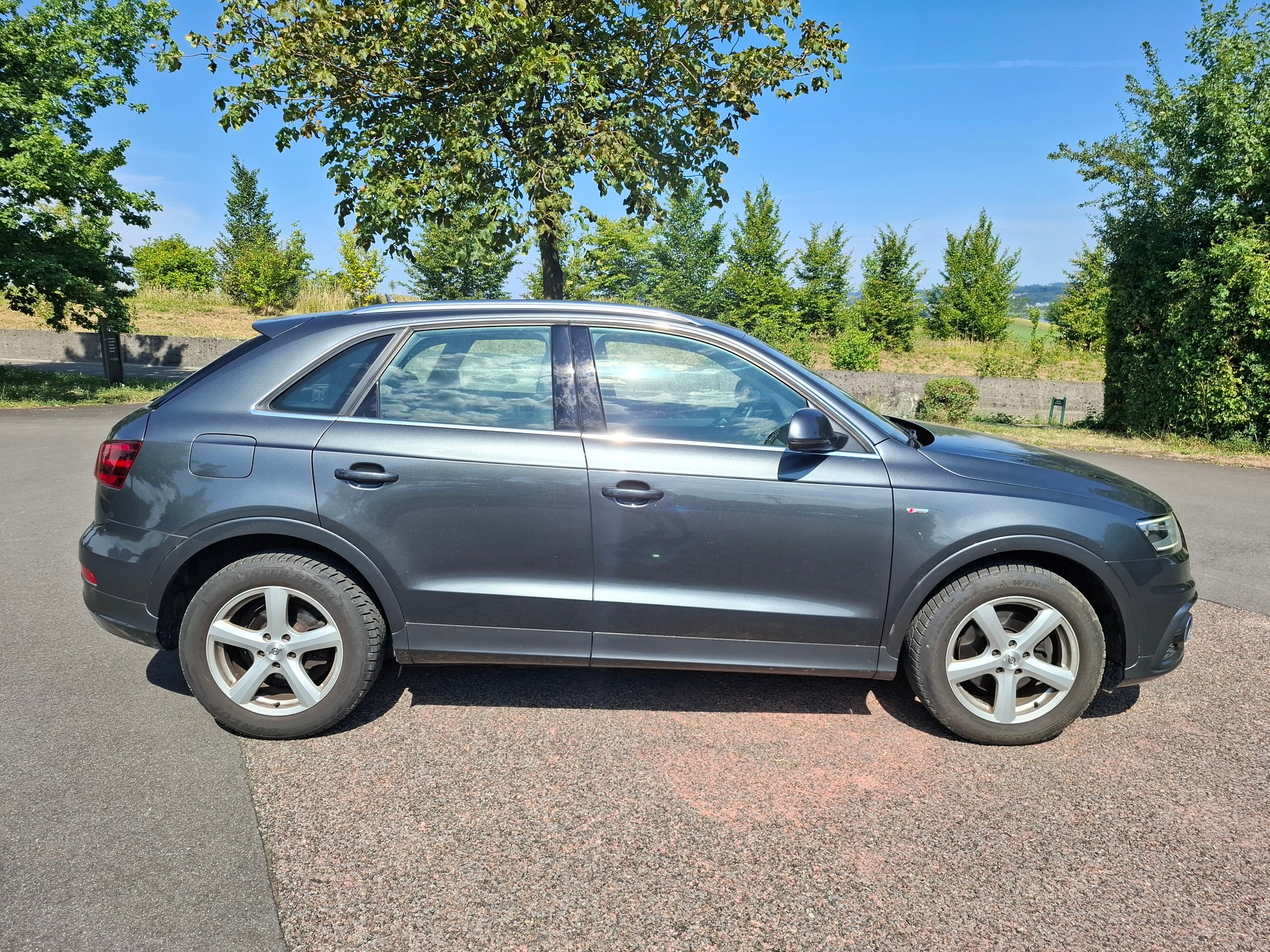 AUDI Q3 2.0 TDI quattro-image-4