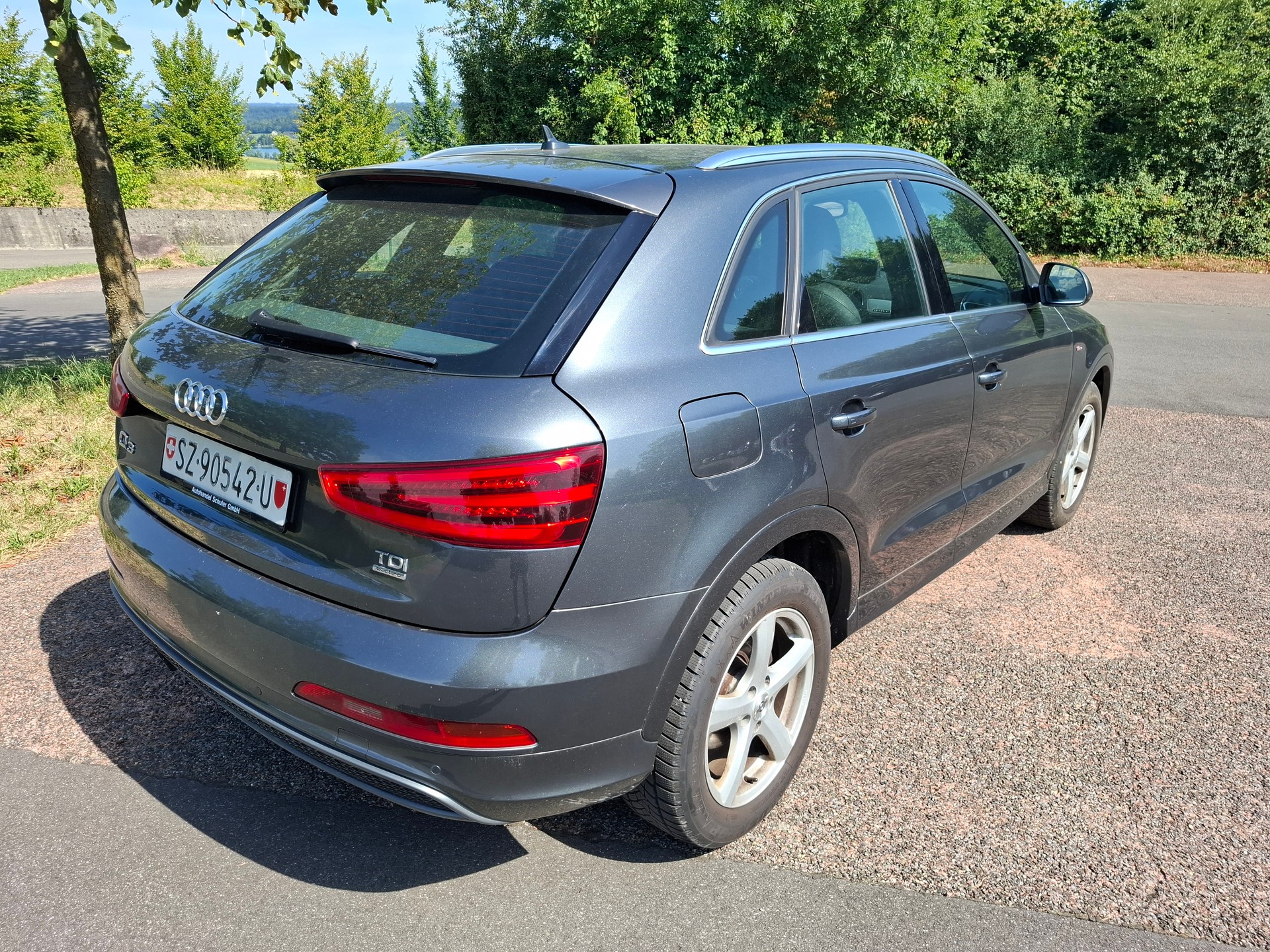 AUDI Q3 2.0 TDI quattro-image-5