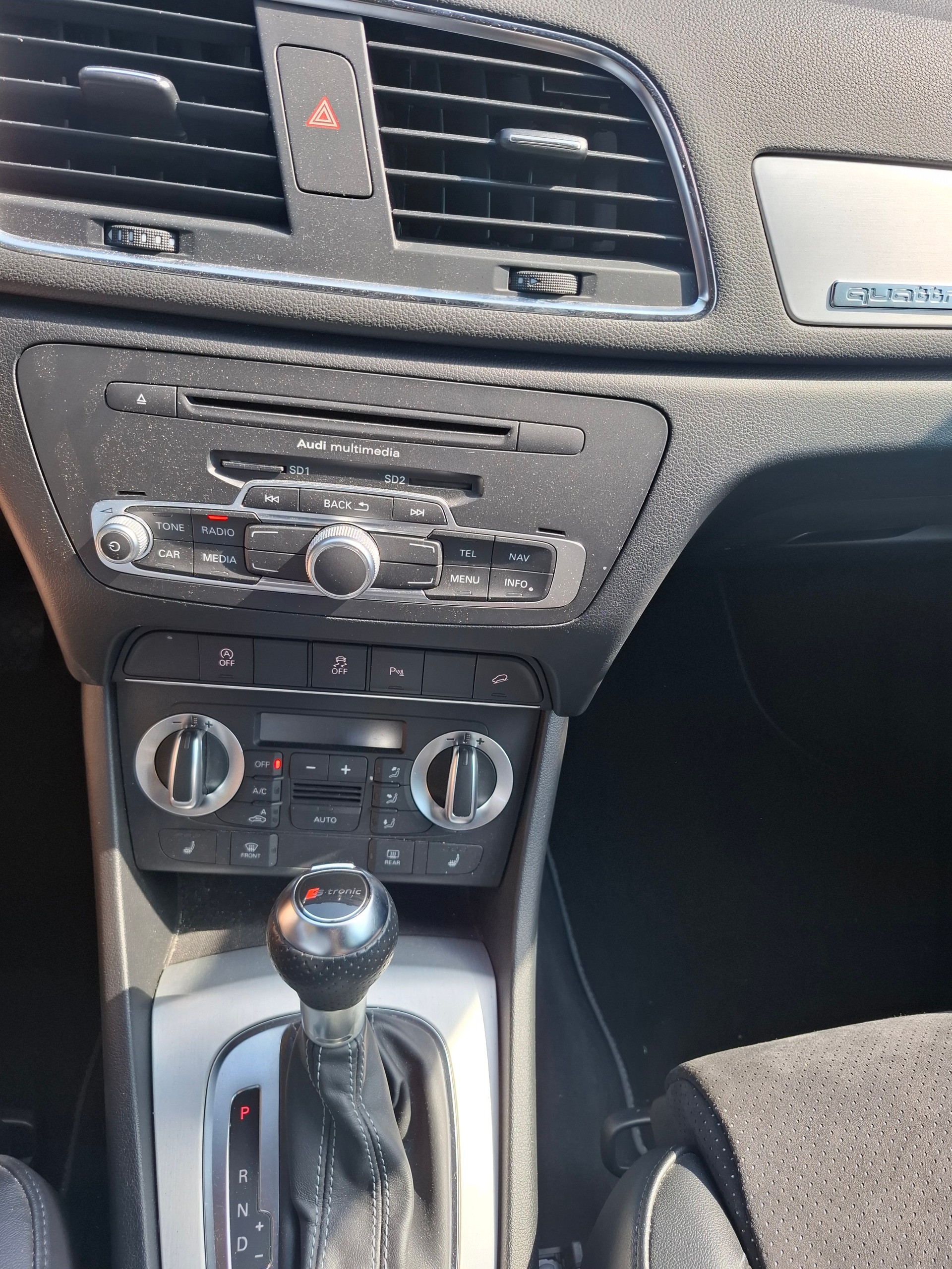 AUDI Q3 2.0 TDI quattro-image-11