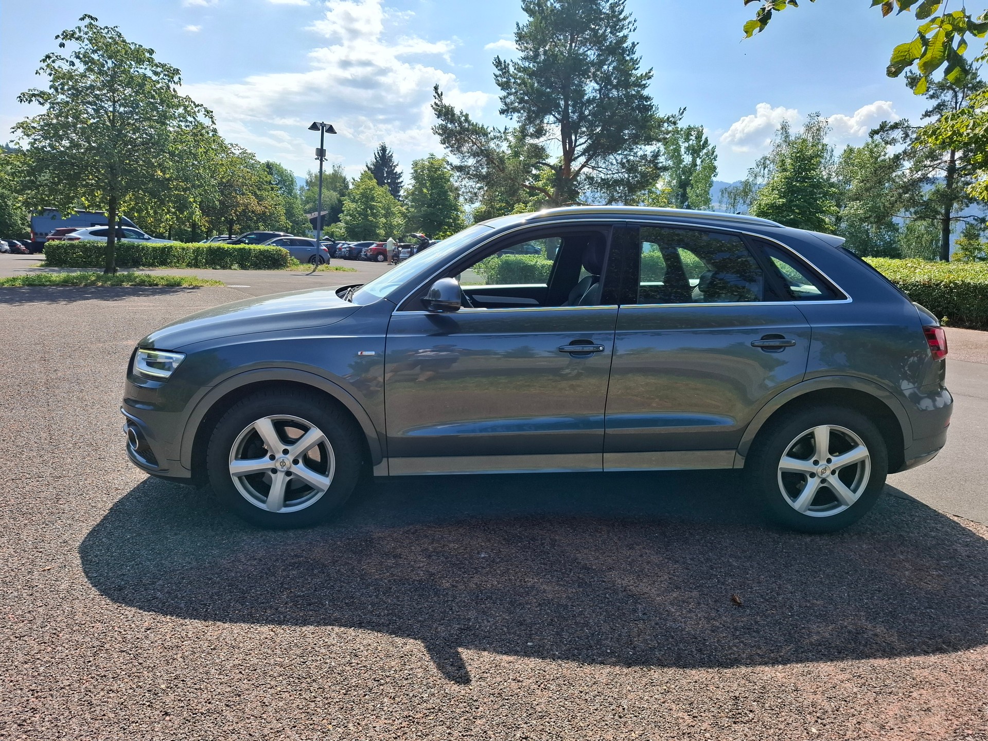 AUDI Q3 2.0 TDI quattro-image-3
