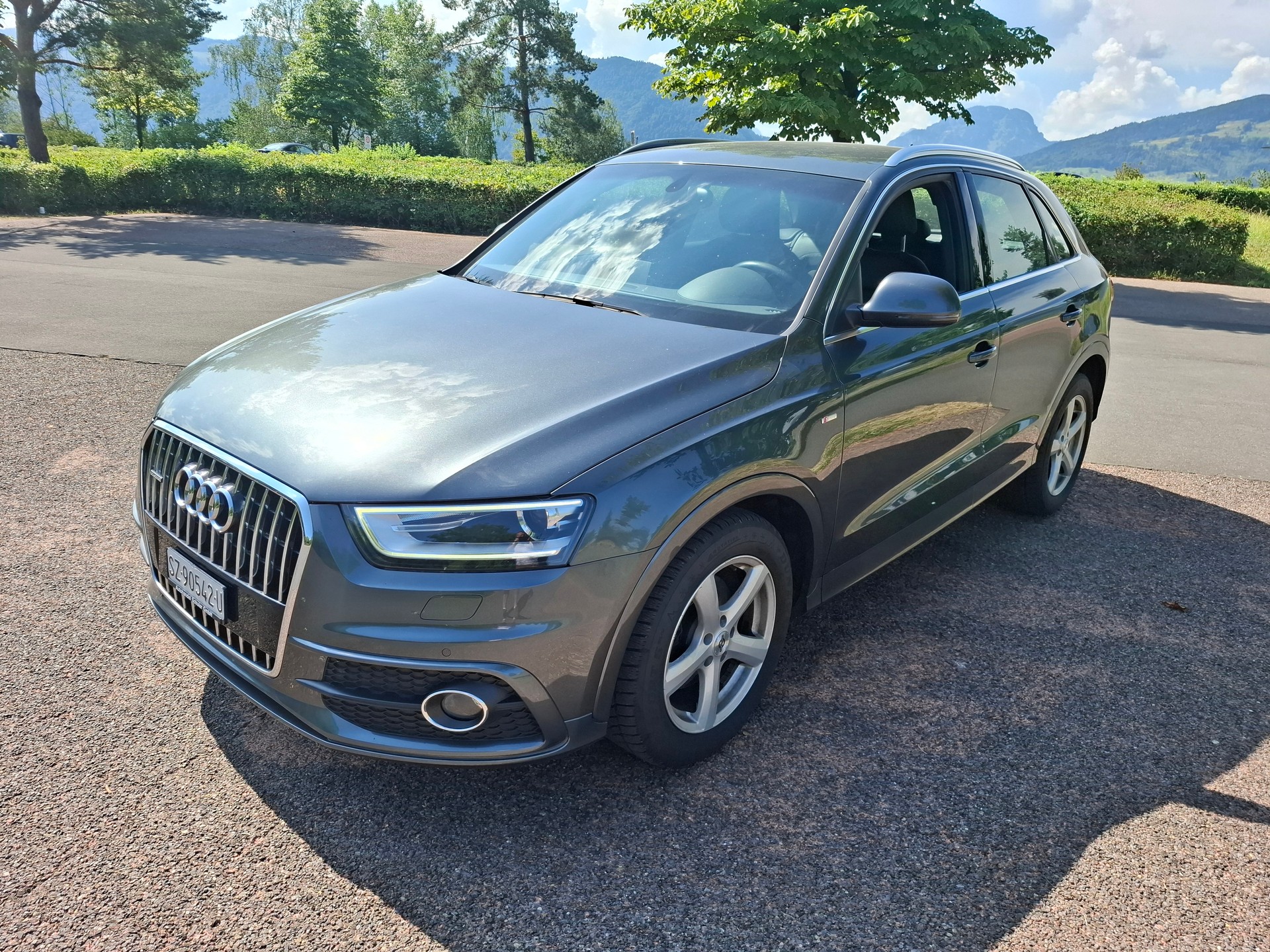 AUDI Q3 2.0 TDI quattro-image-2