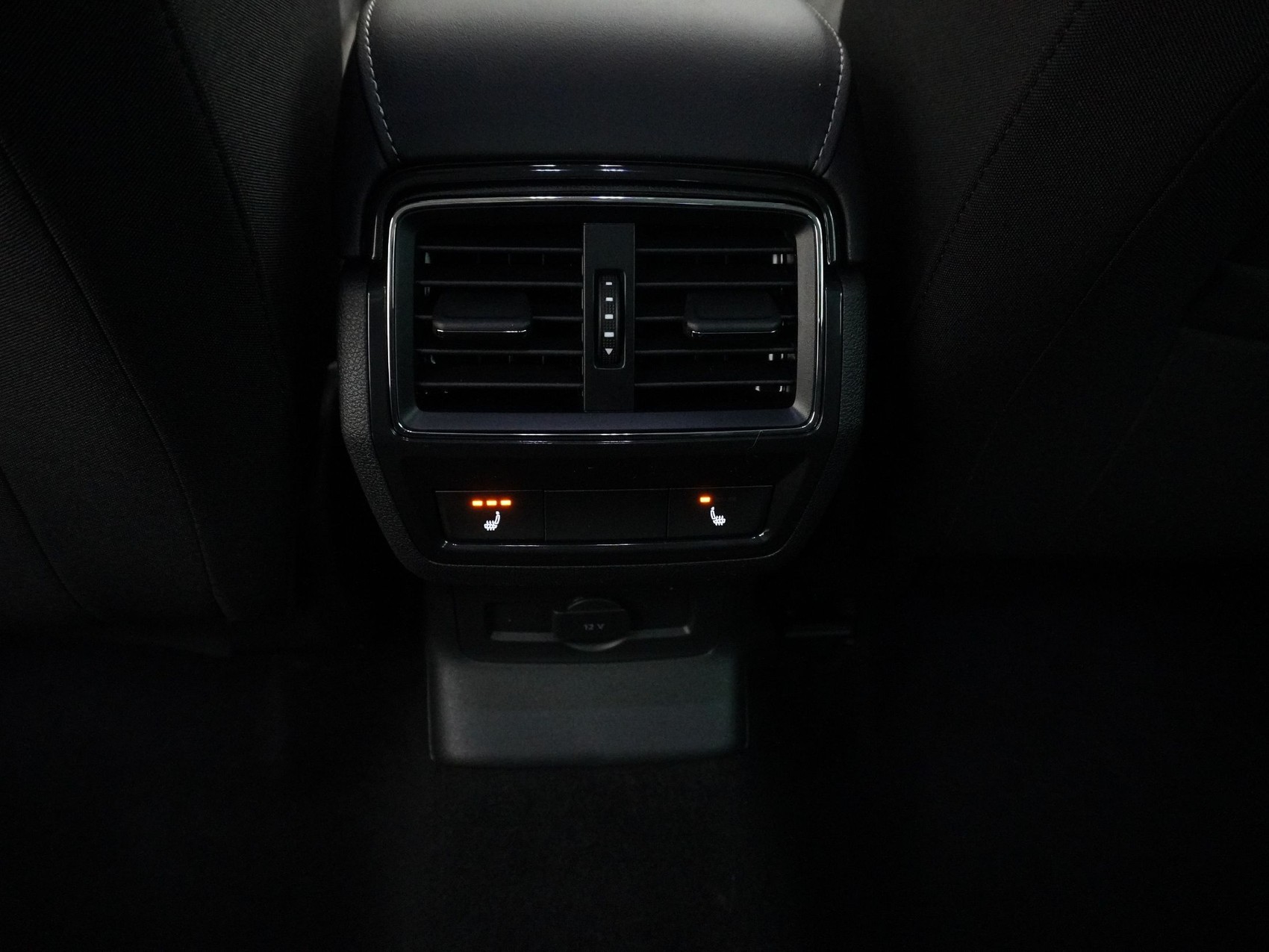 SKODA Karoq 2.0 TSI SportLine DSG 4x4-image-17
